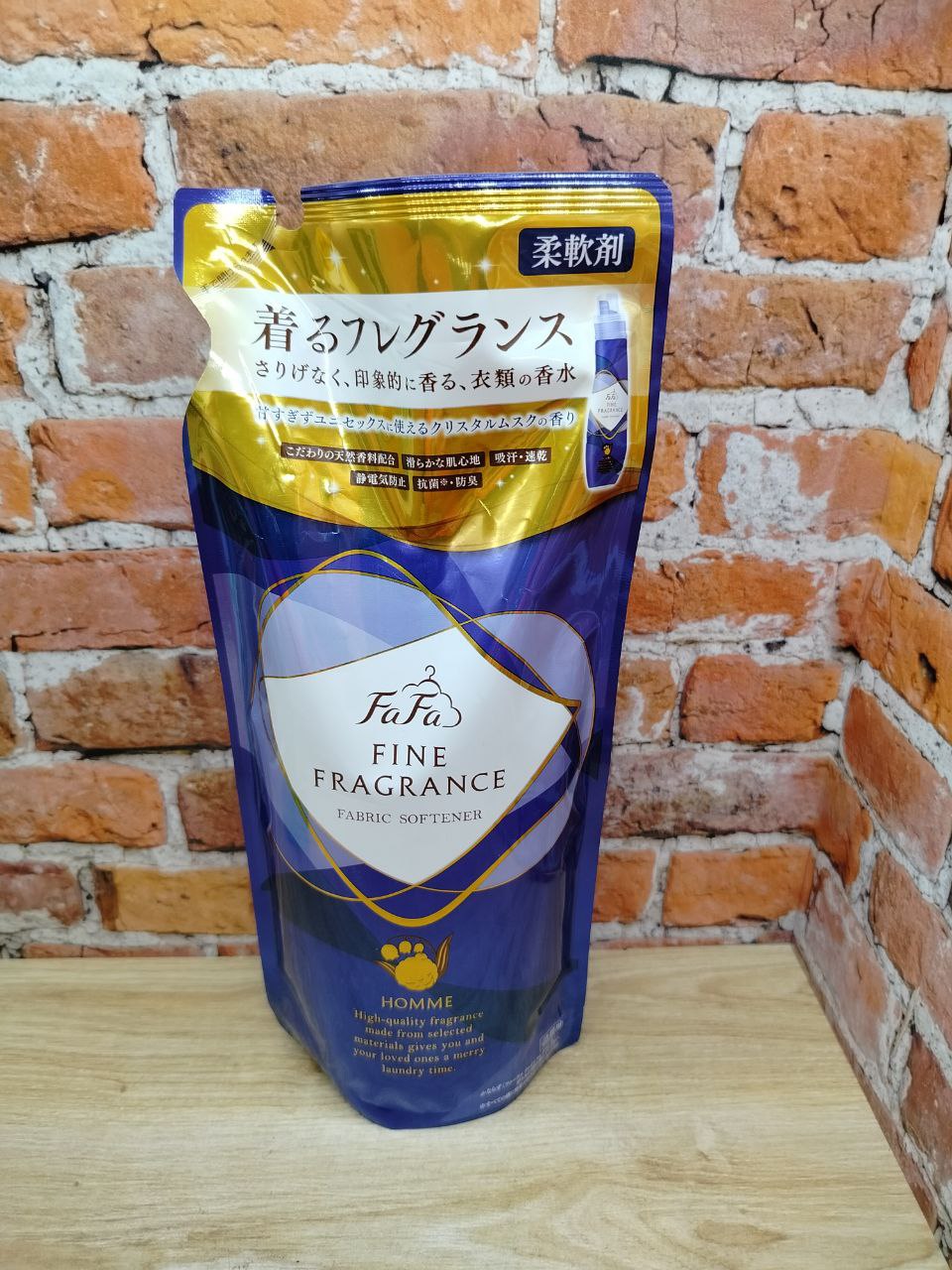 Nissan FaFa Fine Fragrance Homme Антистатический кондиционер для белья длительного действия с мускатным ароматом чая с бергамотом 500 мл запасной блок