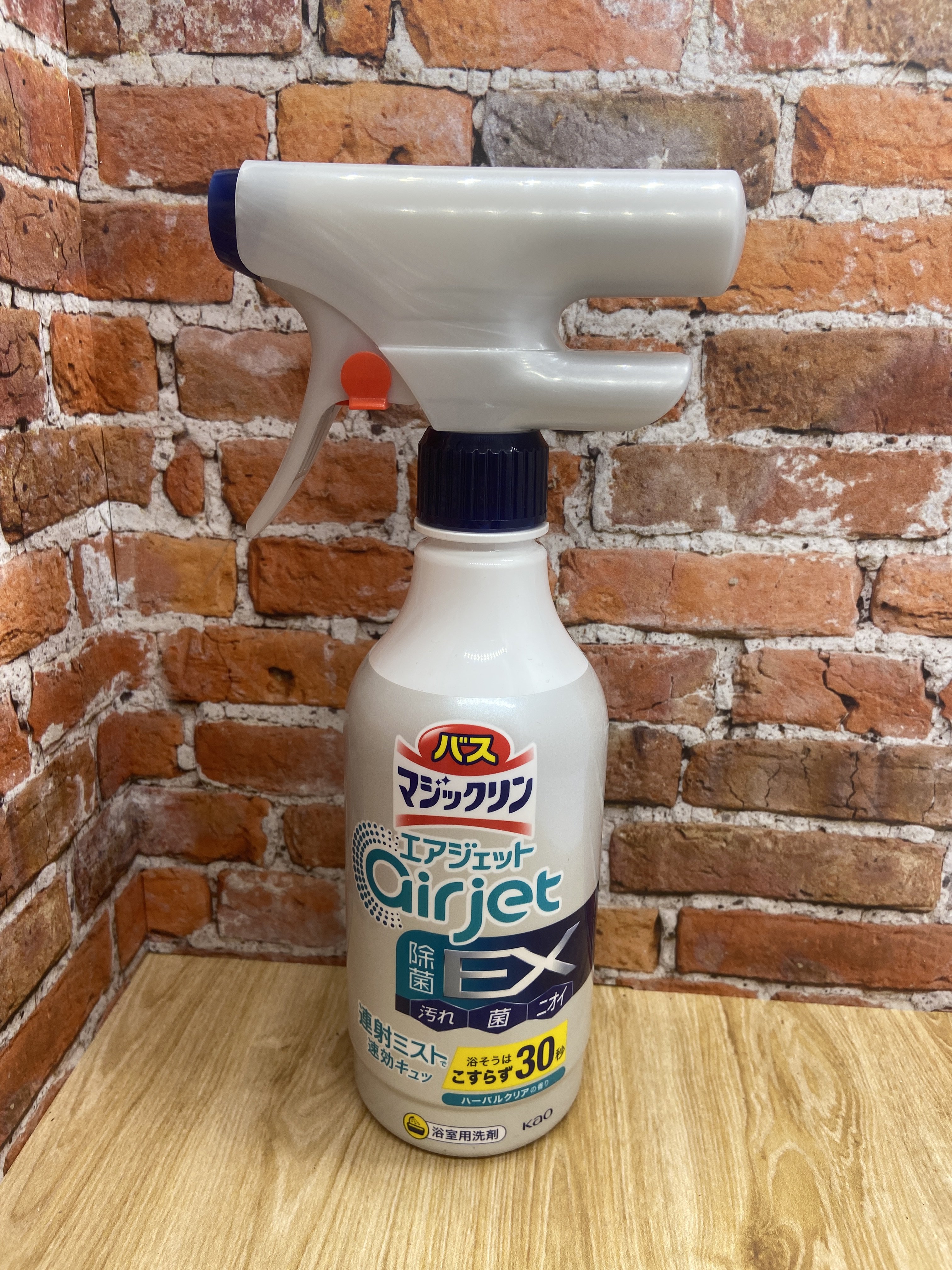 Kao Magiclean Bath Cleaner Airjet EX Спрей-пенка антибактериальная для ванной комнаты экспресс с ароматом трав 390 мл