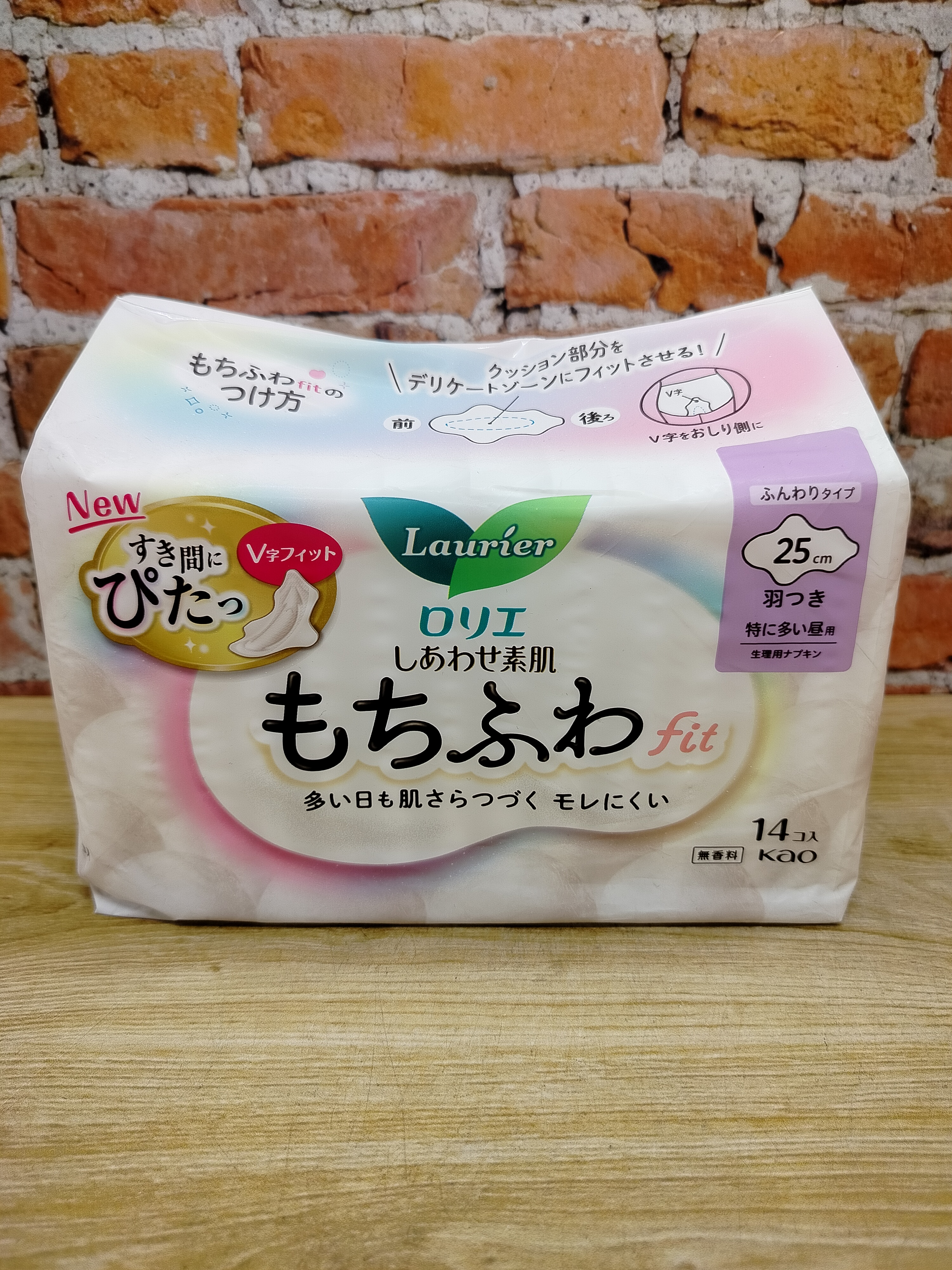 Kao Laurier Happy Skin Soft & Fluffy Fit Дневные гигиенические прокладки обильных выделений с крылышками 25 см 14шт