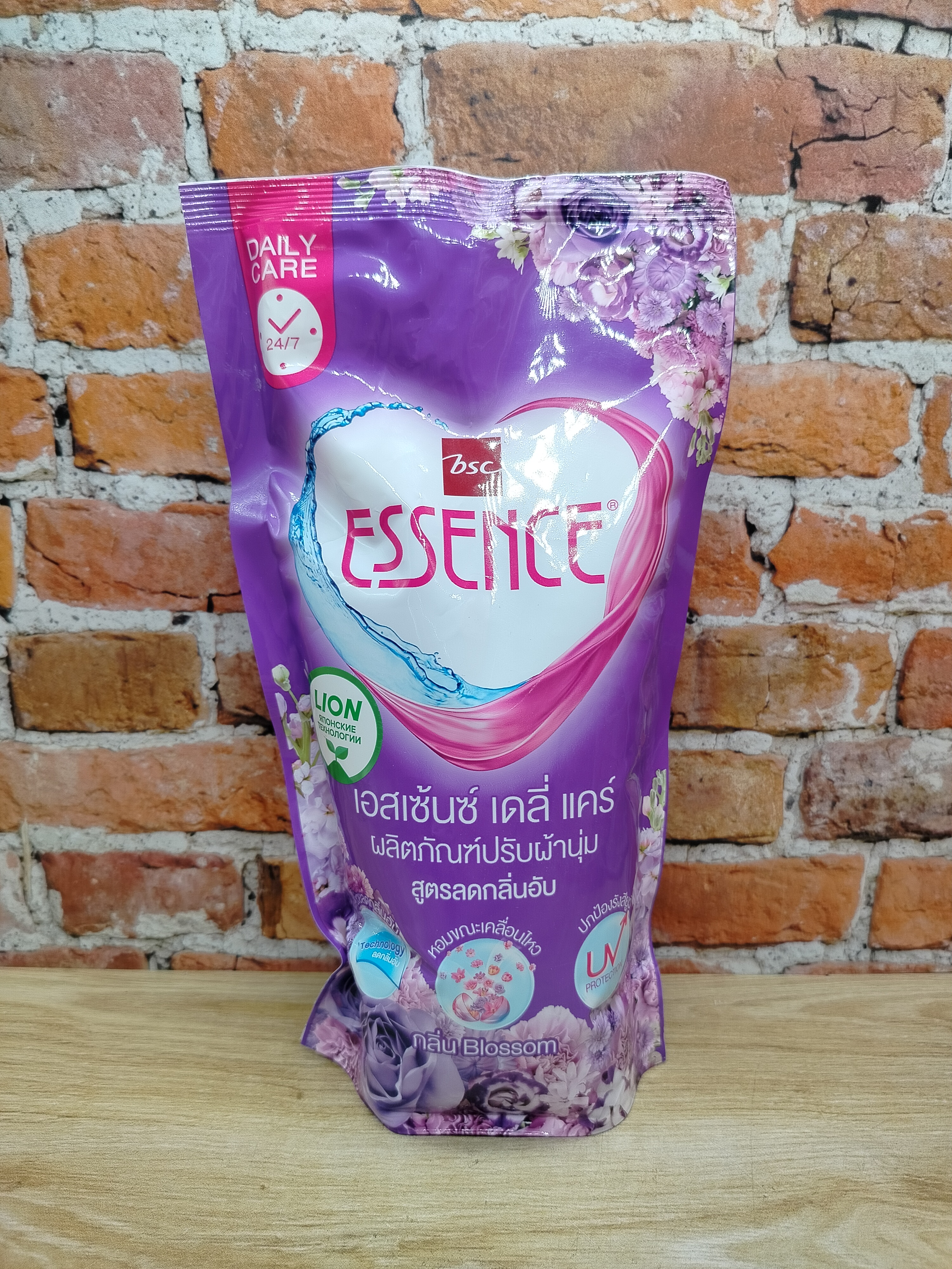 Lion Essence Blossom Кондиционер для белья 600 мл в мягкой упаковке