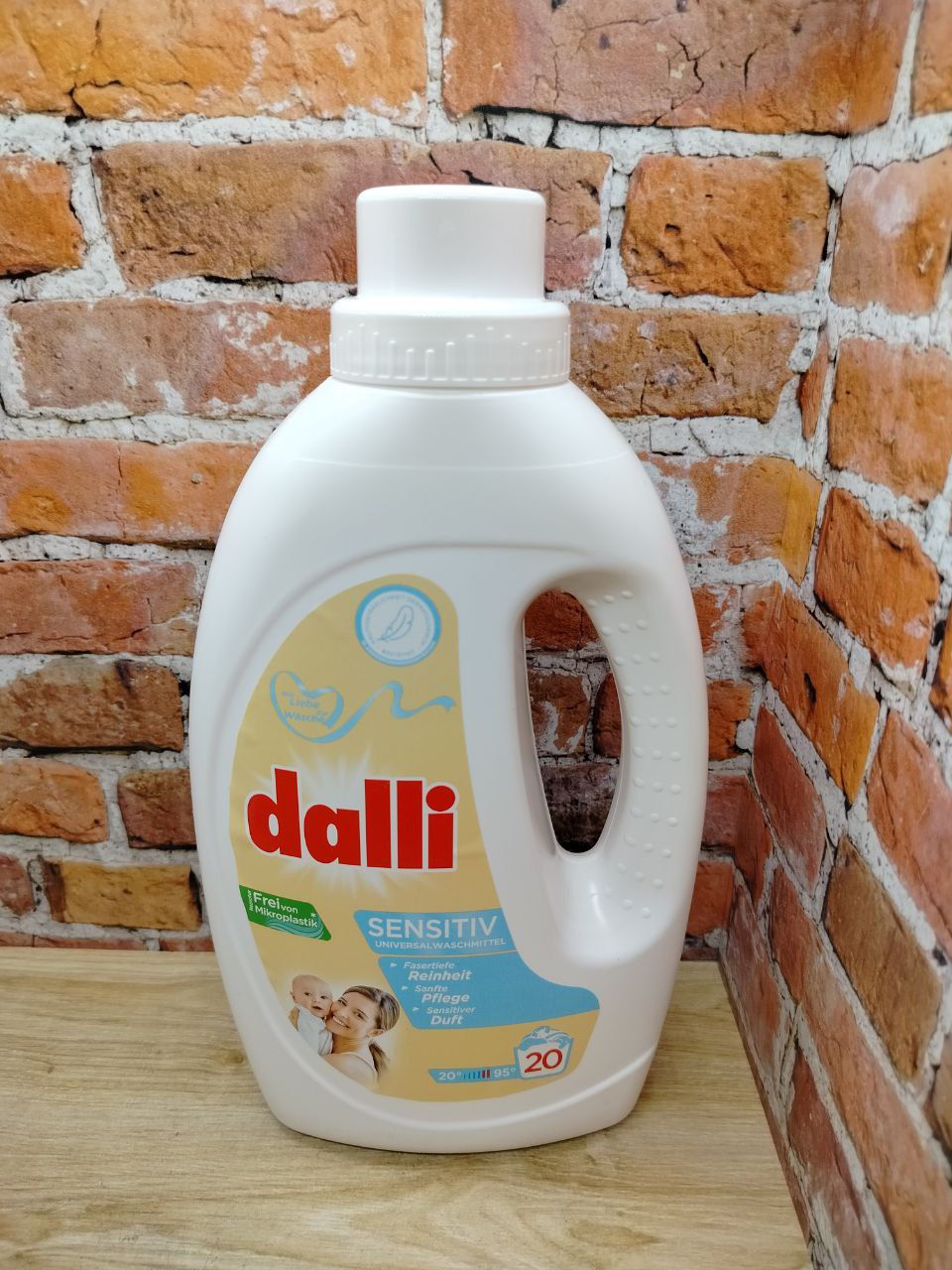 Dalli Sensetive Универсальный концентрированный гель для стирки 1,1 л на 20 стирок