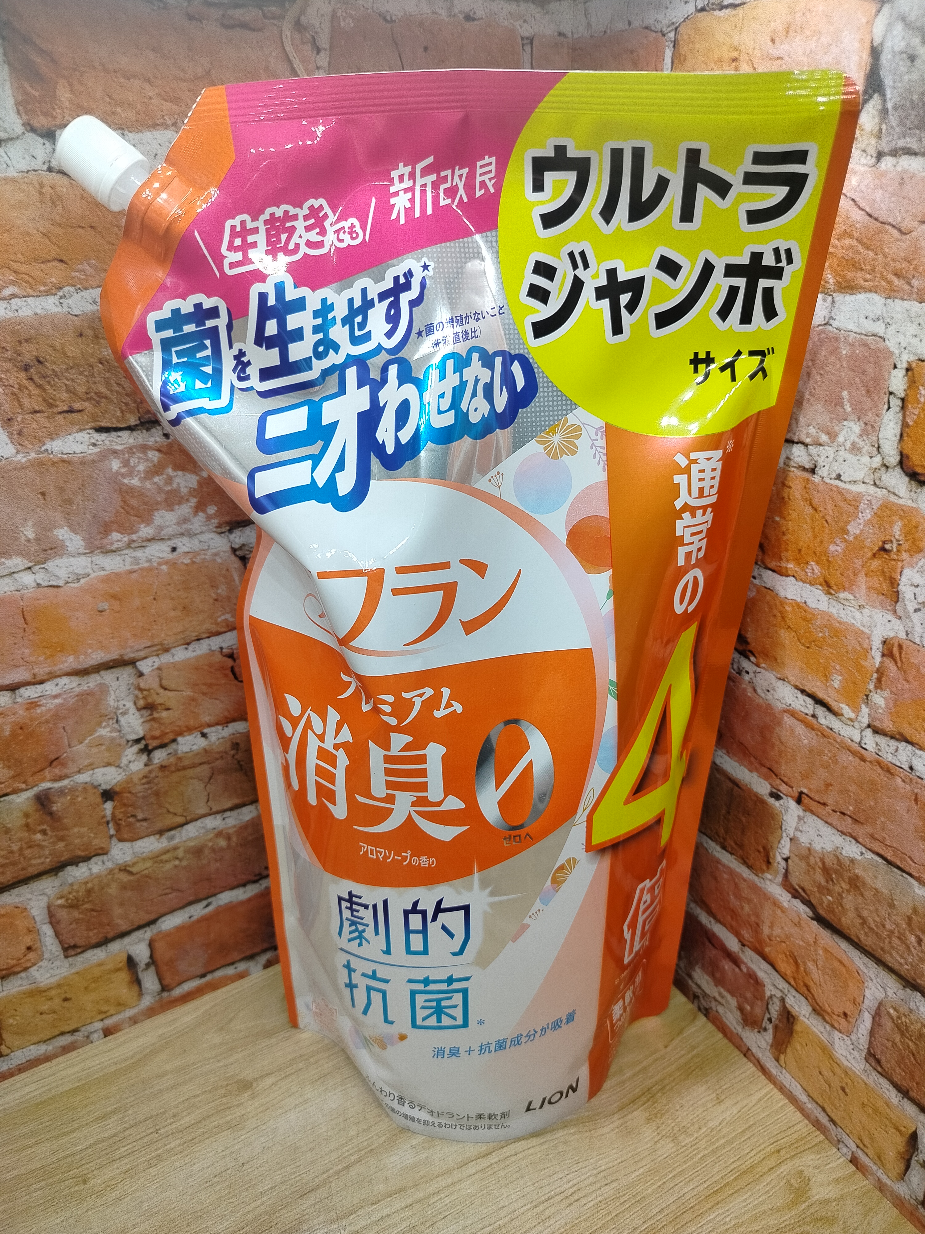 Lion Soflan 204 Ополаскиватель для белья антибактериальный с ароматом цветочного мыла 1520 мл в мягкой упаковке