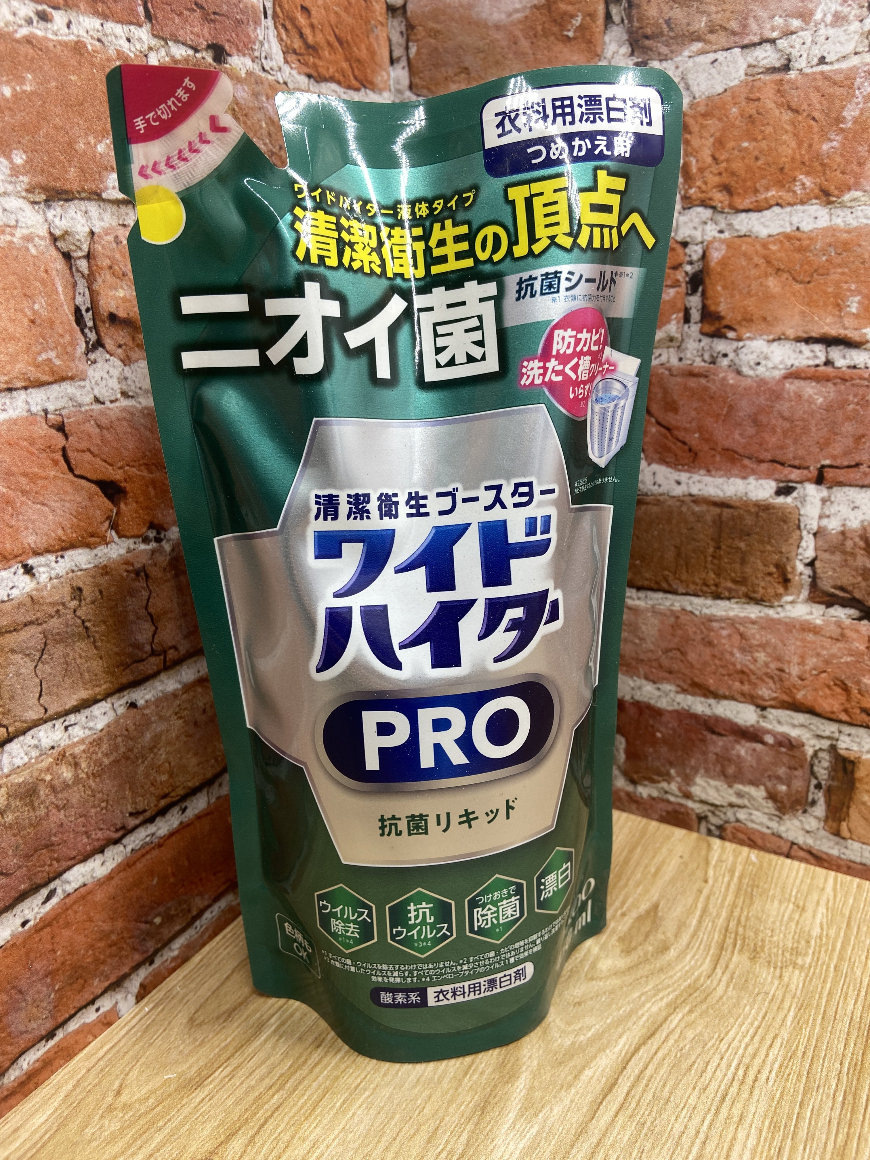 Kao Wide Haiter Pro Кислородный отбеливатель-пятновыводитель для цветного белья с антибактериальным и противовирусным эффектами 450 мл запасной блок