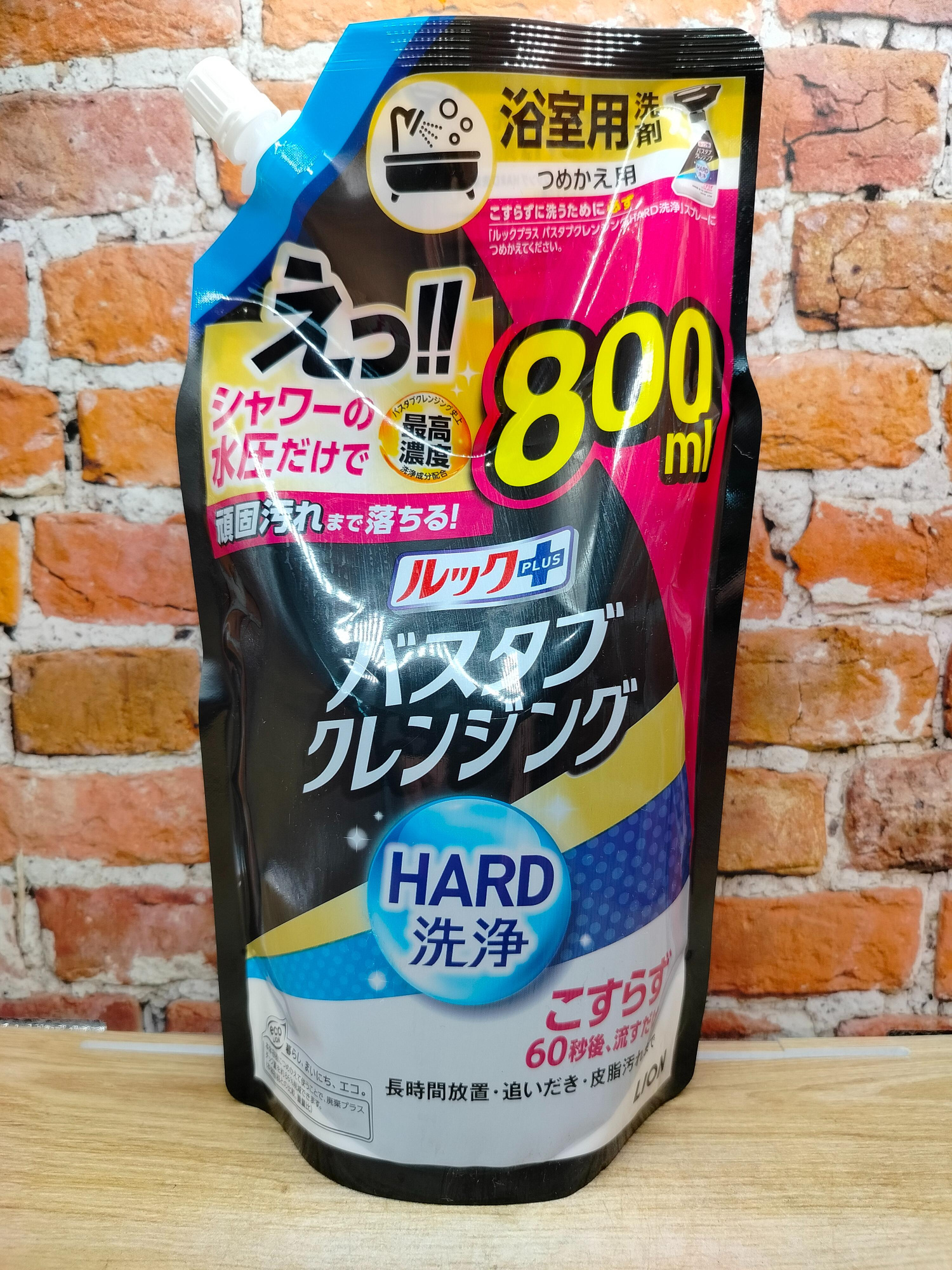 Lion Look Plus Hard Сменный блок для Универсального чистящего спрея для ванной комнаты цитрусовый аромат 800 мл в мягкой упаковке