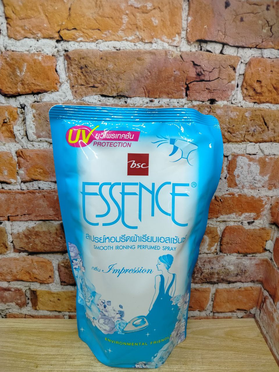 Lion Essence Impression Средство для глажения и удаления запахов 500 мл в мягкой упаковке