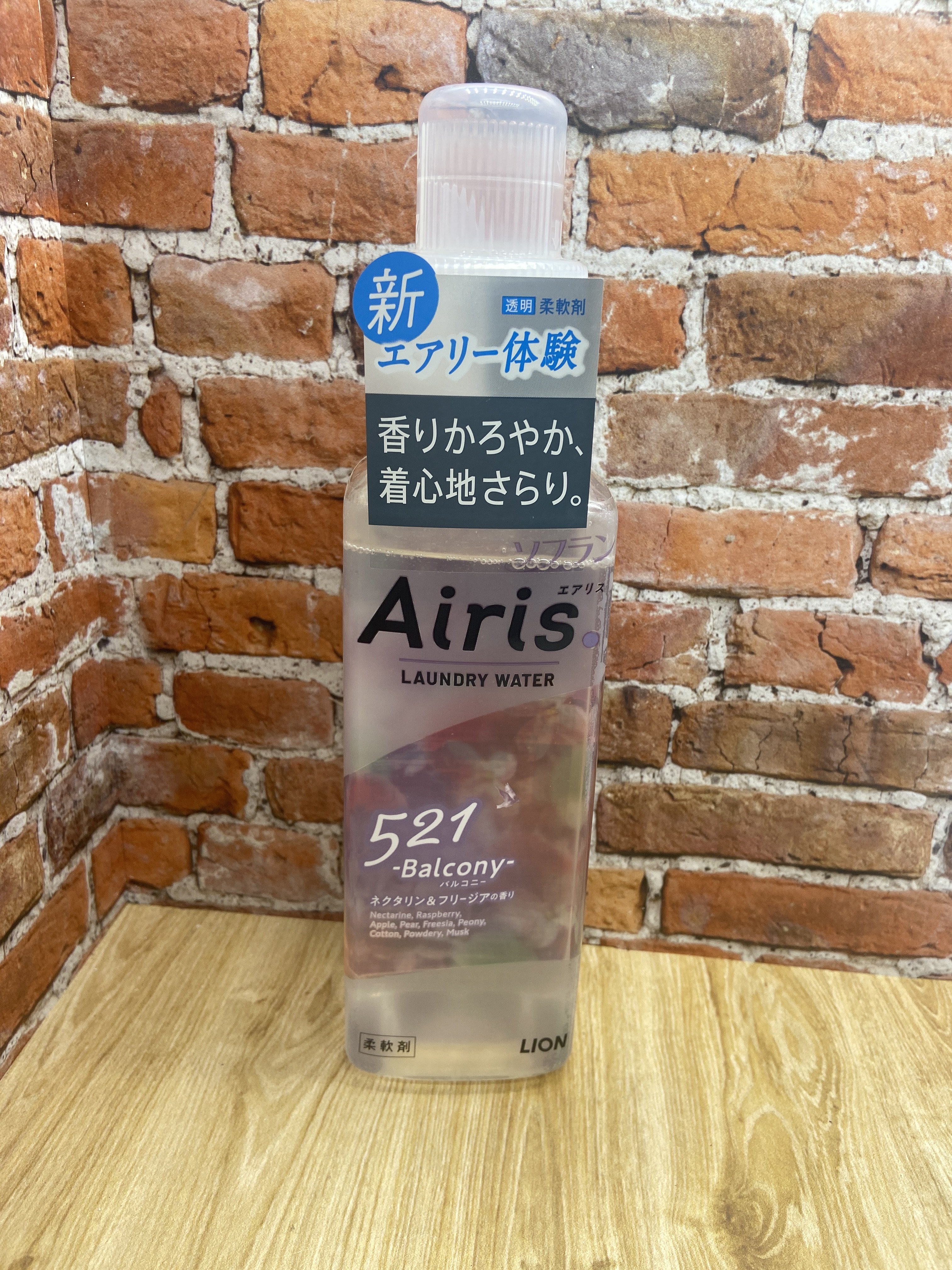 Lion Soflan Airis 521 Balcony Ополаскиватель для белья с ароматом нектарина, малины и яблока 480 мл