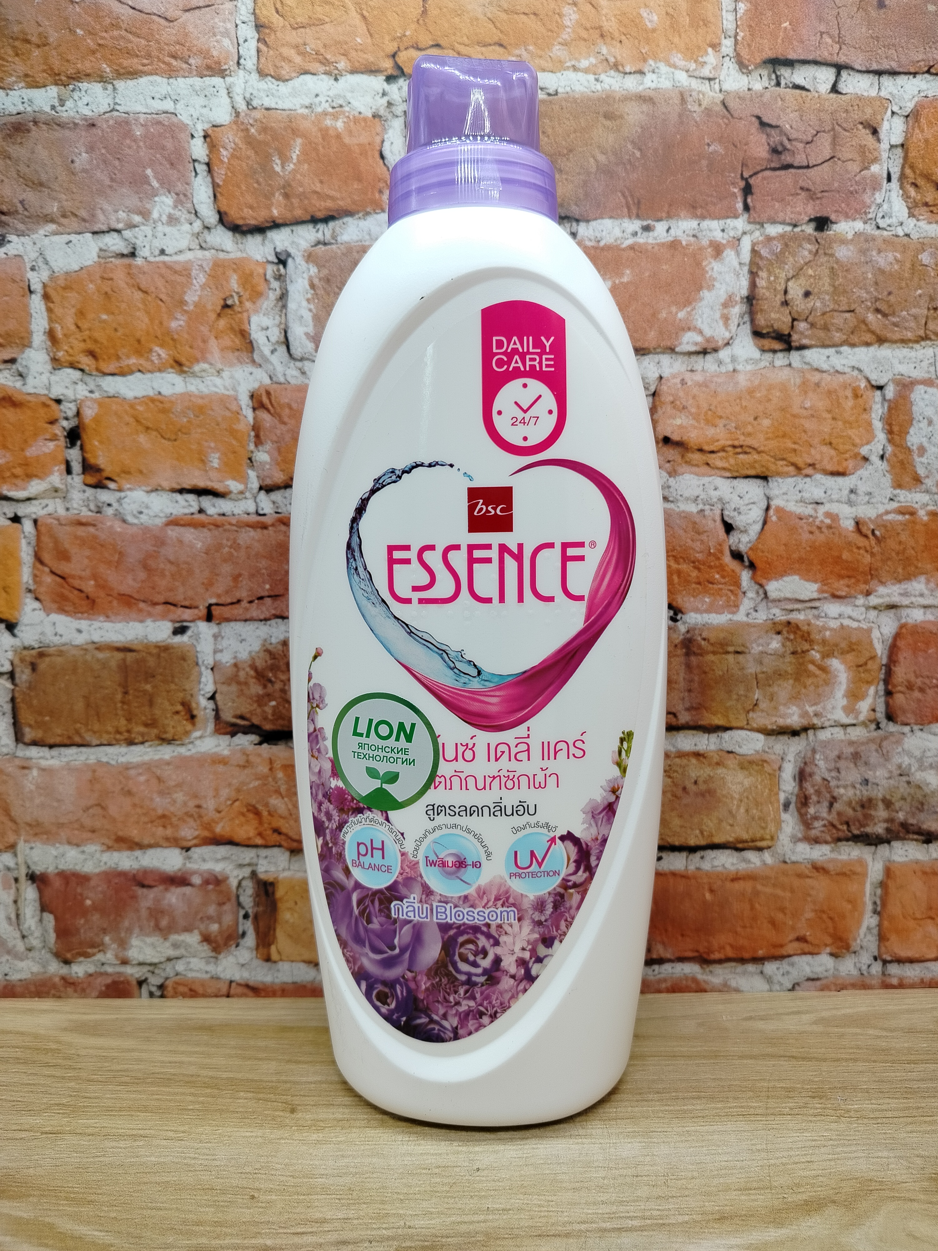 Lion Essence Blossom Супер концентрированный гель для стирки Весенний луг 900 мл