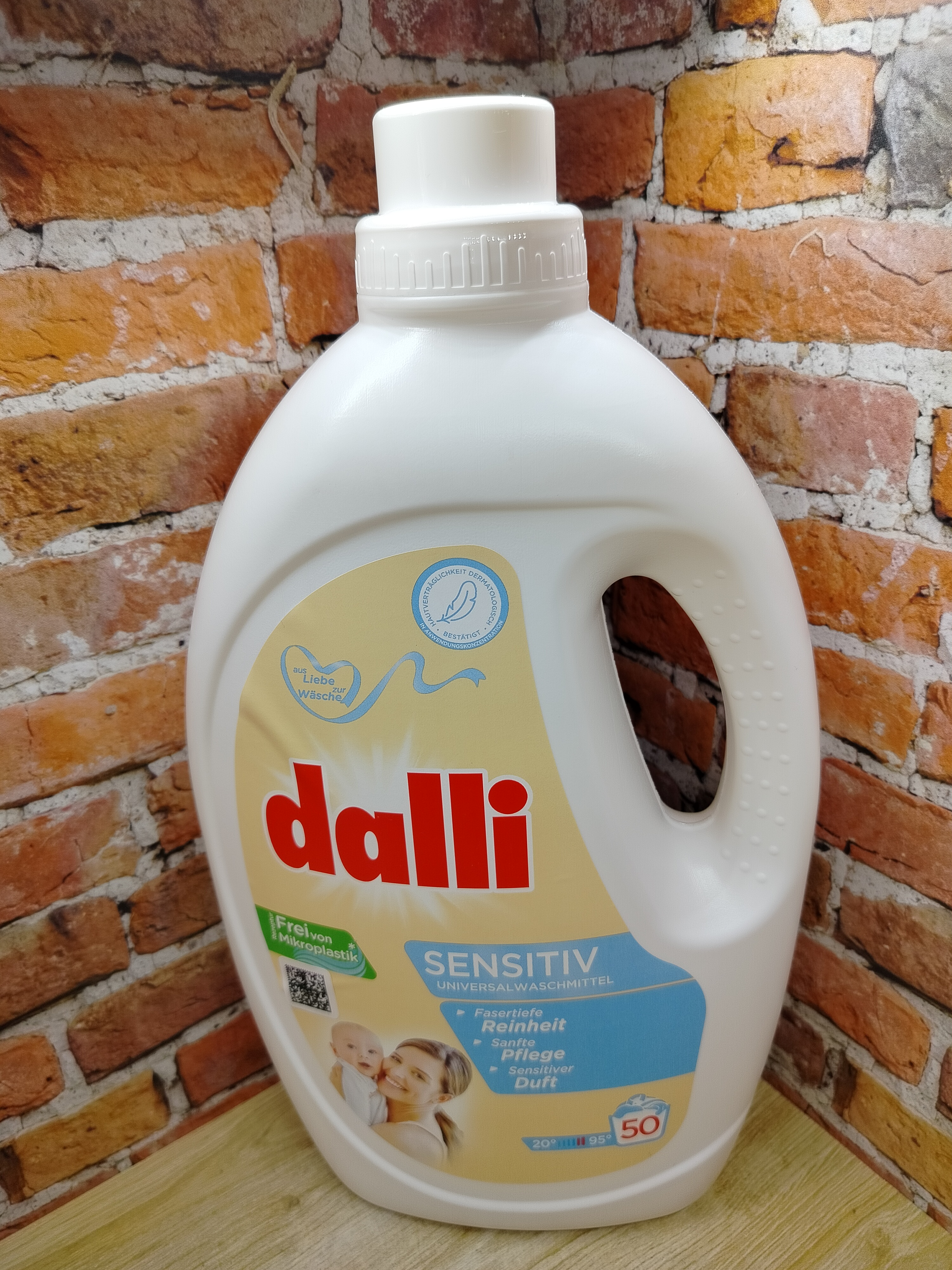 Dalli Sensetive Универсальный концентрированный гель для стирки 2,75 л на 50 стирок