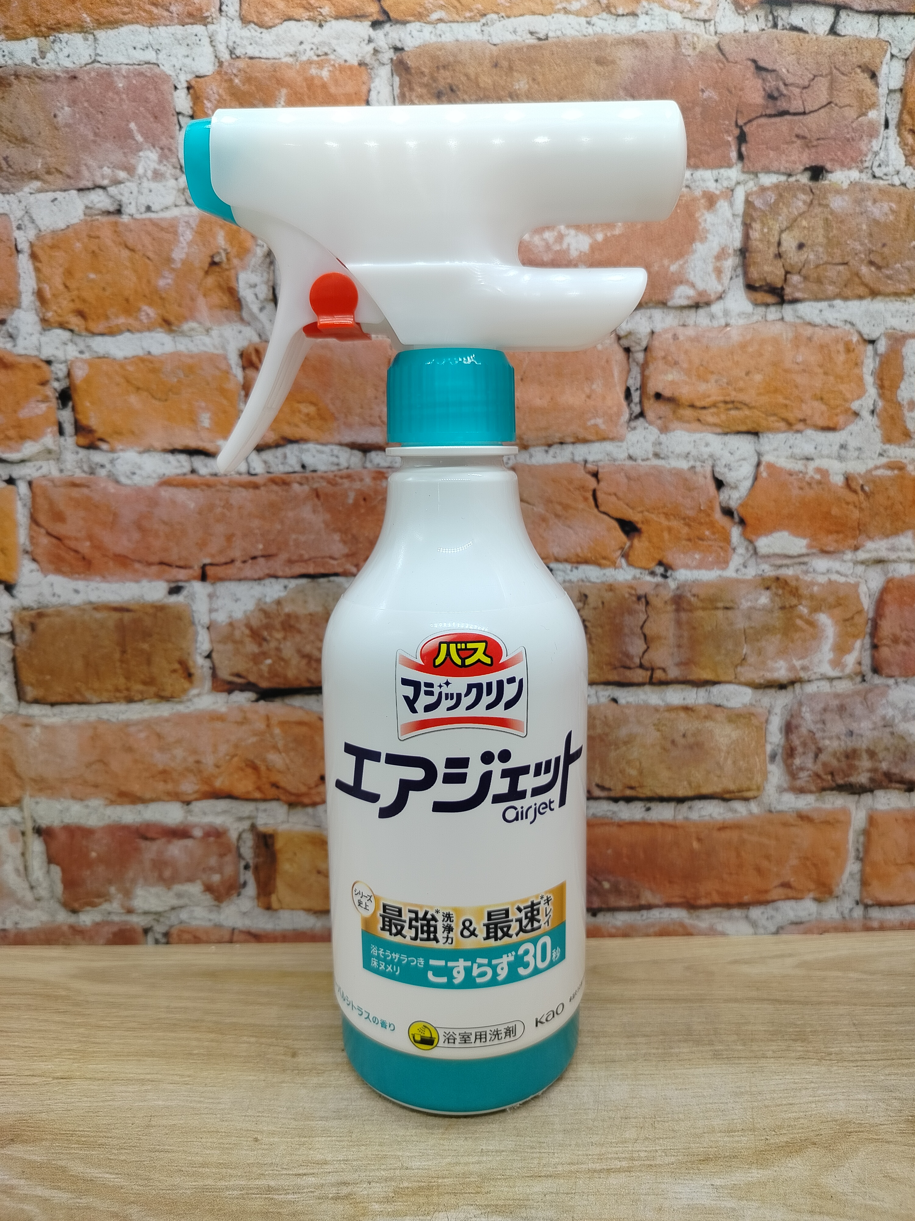 Kao Magiclean Bath Cleaner Airjet Спрей-пенка для ванной комнаты экспресс с ароматом трав и цитруса 420 мл
