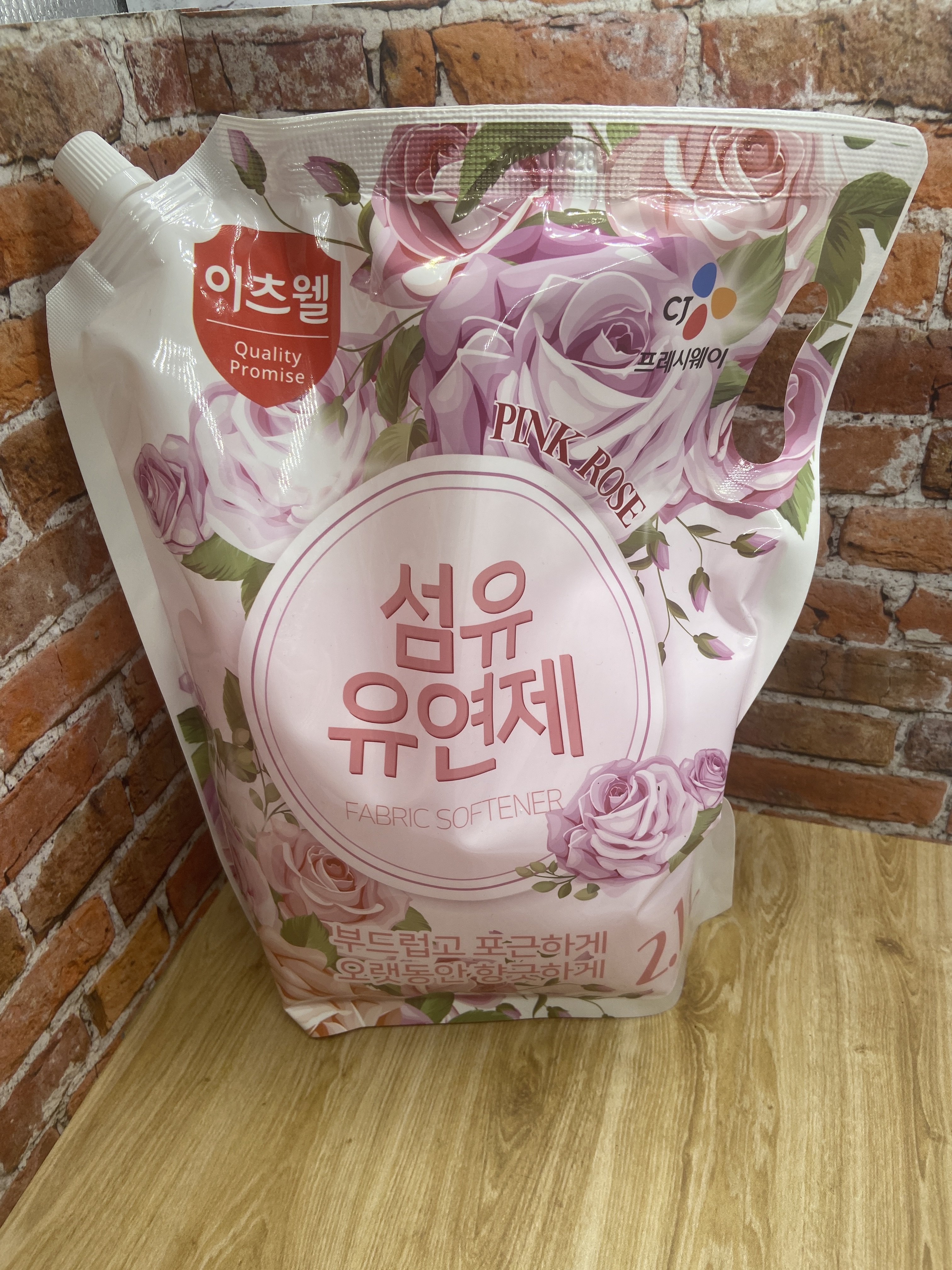 CJ Freshway Fabric Softener Pink Rose Кондиционер для белья с ароматом Розы 2.1 л на 105 стирок запасной блок