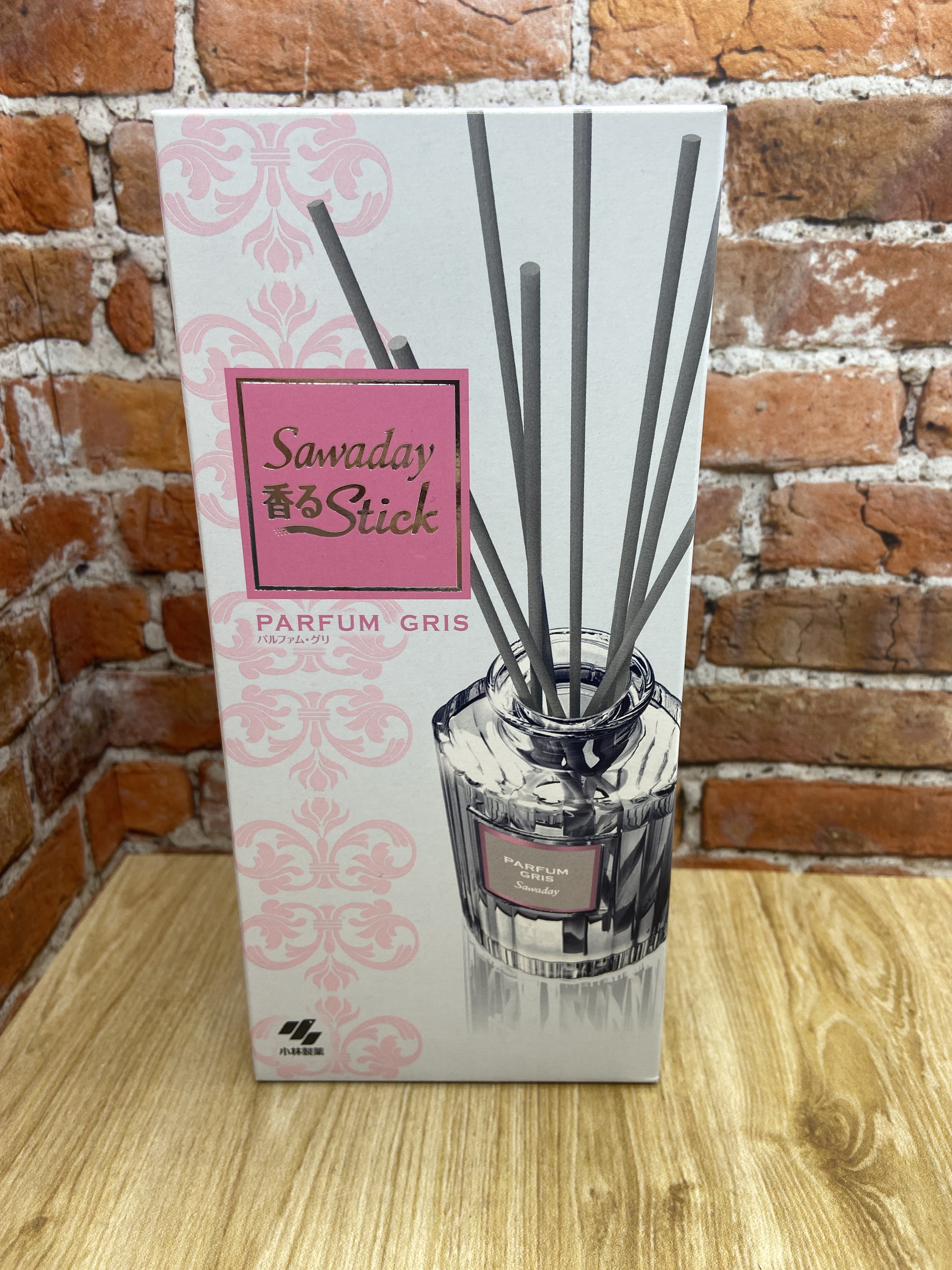 Kobayashi Sawaday Stick Parfum Gris Натуральный аромадиффузор для дома с ароматом фруктов и бергамота стеклянный флакон 70 мл + 8 палочек