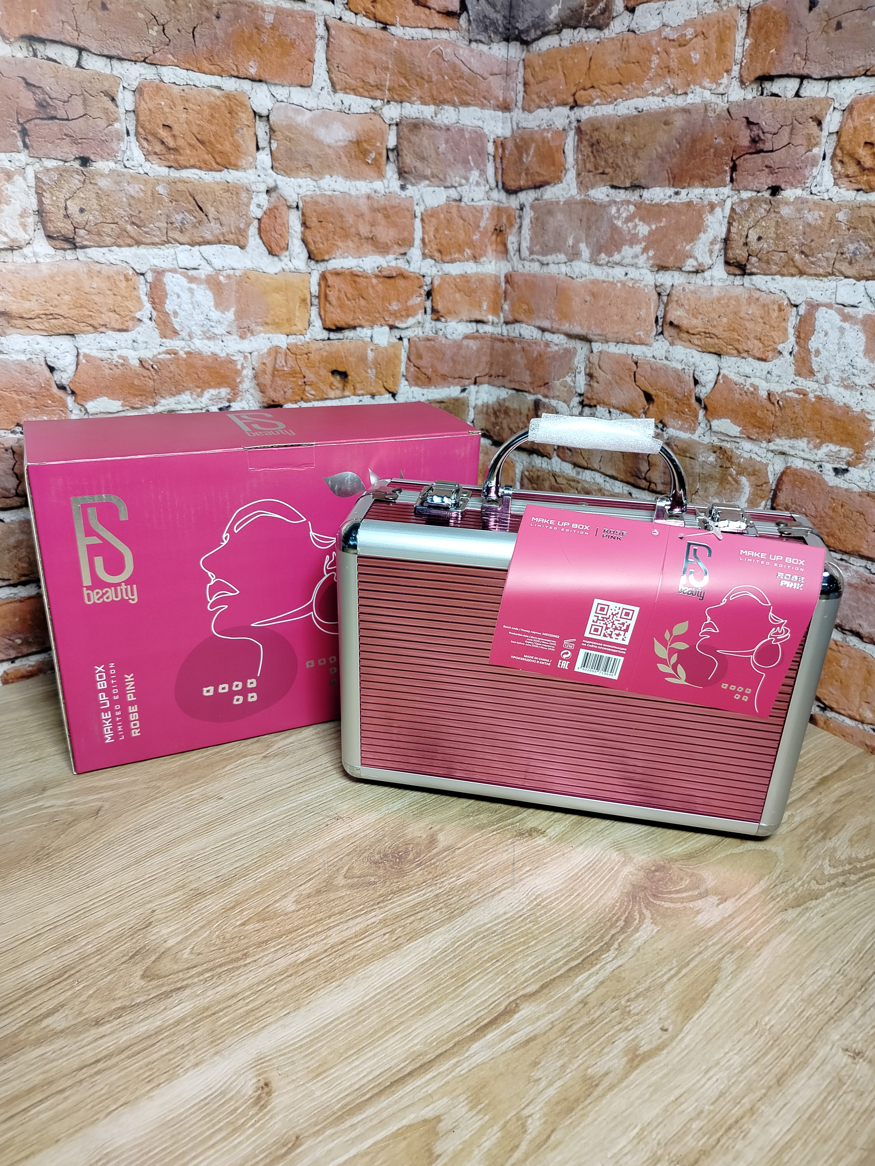FS Beauty Rose Pink Make Up Box 50 Подарочный набор декоративной косметики в чемодане