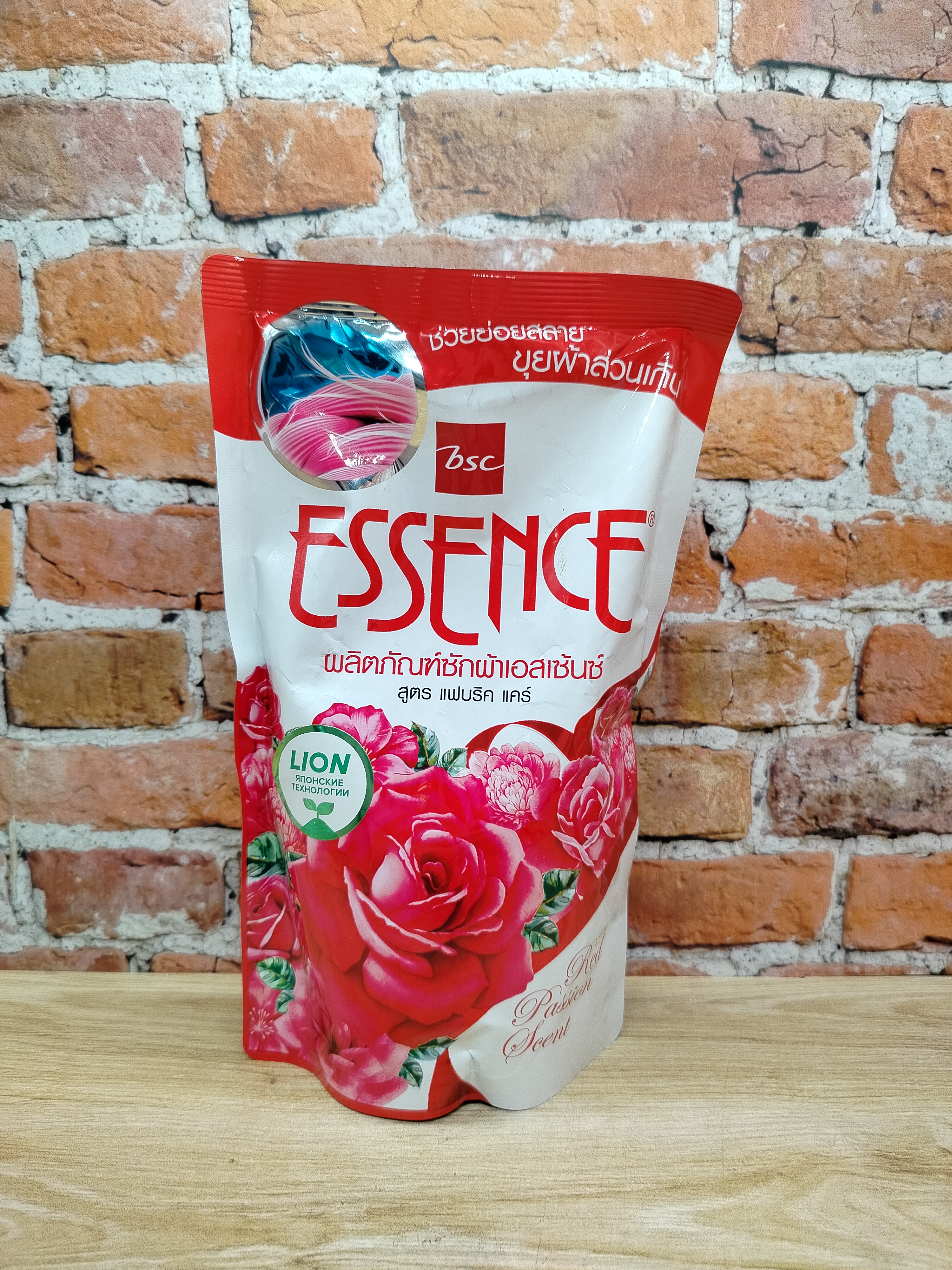 Lion Essence Red Passion Гель для стирки белья с кондиционером Сладкие цветы 400 мл запаска