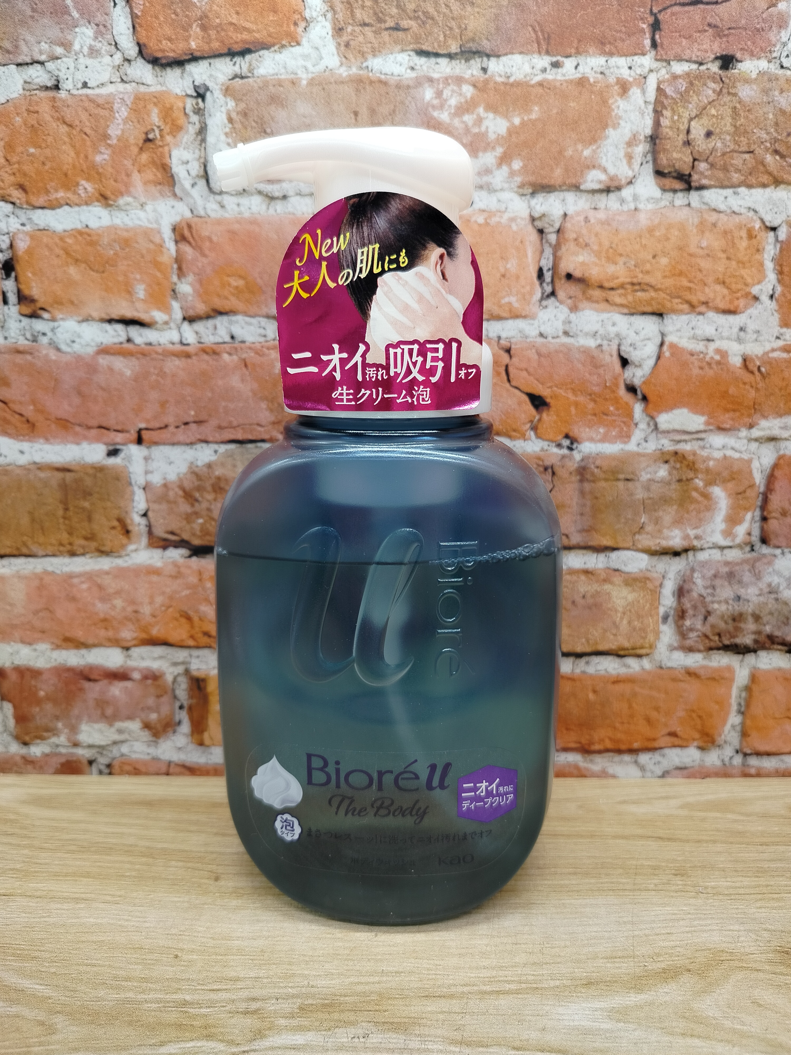 Kao Biore u The Body Foam Deep Clear Мыло-пенка для душа с ароматом Освежающий трав 540 мл