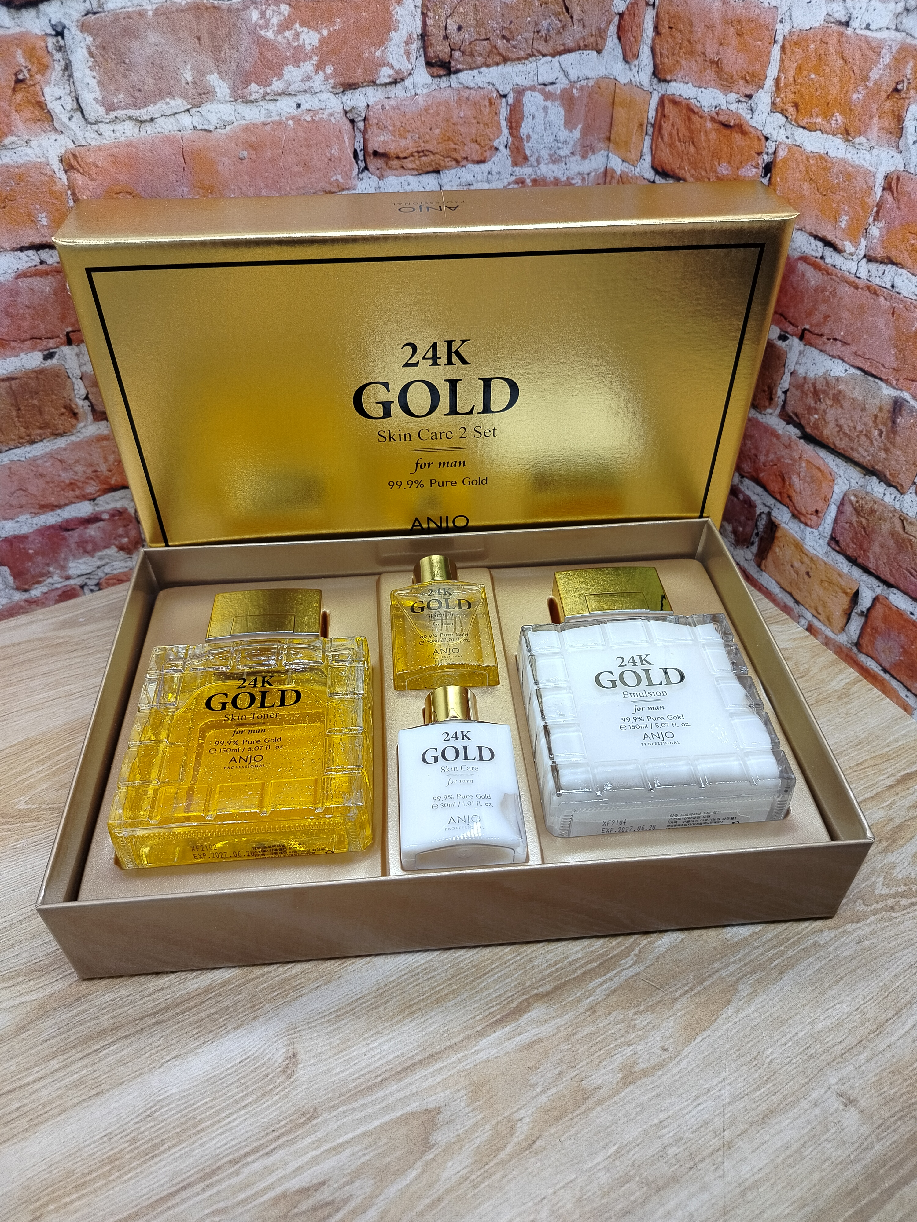 Anjo Professional Skin Care 2 Set 24K Gold For Men Мужской набор для лица с 24к золотом Тонер 150 мл + 30 мл + Эмульсия 150 мл + 30 мл