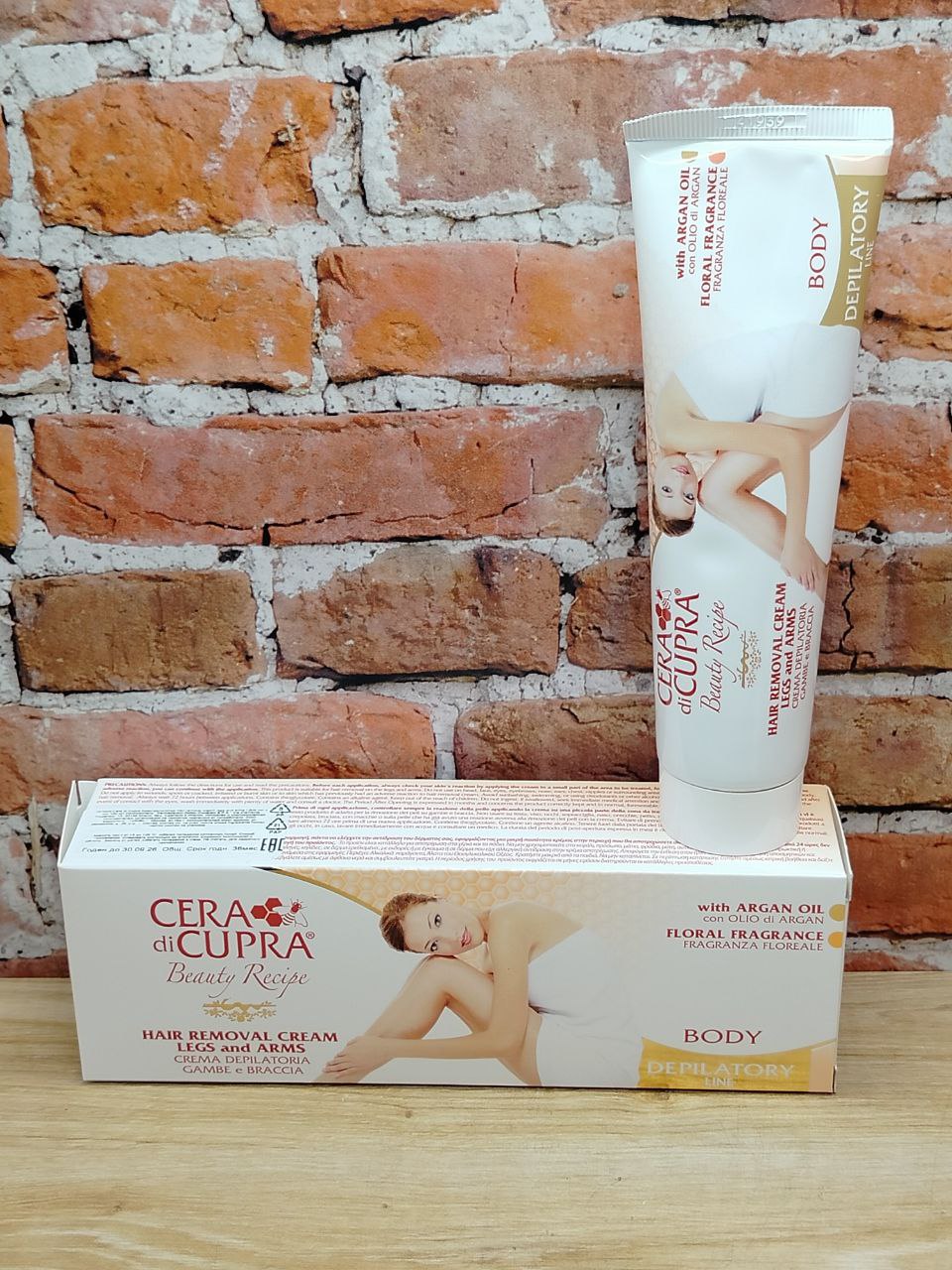 Cera di Cupra Hair Removal Cream Legs & Arms Крем для депиляции ног и рук с аргановым маслом и цветочным ароматом 100 мл