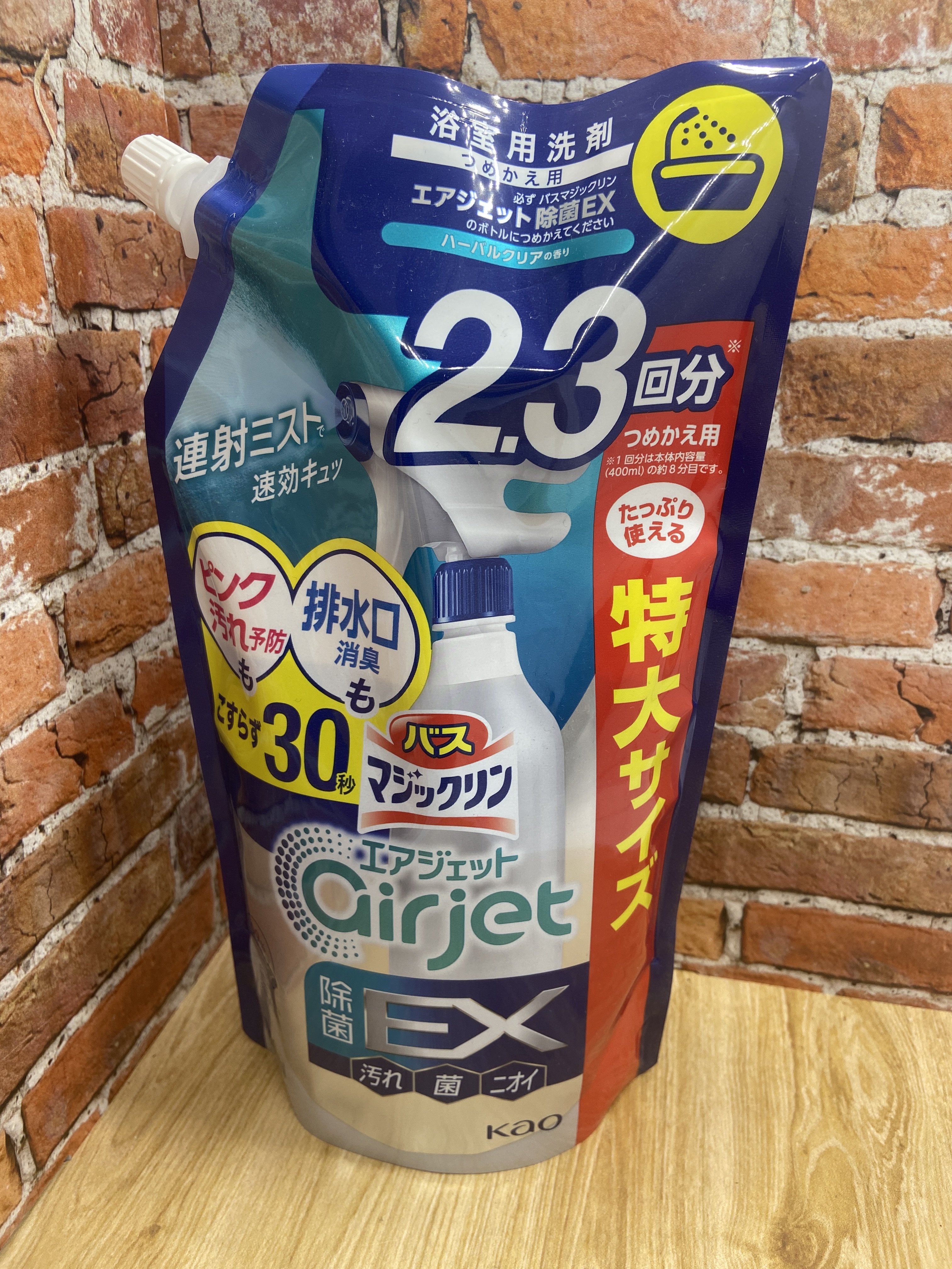 Kao Magiclean Bath Cleaner Airjet EX Спрей-пенка антибактериальная для ванной комнаты экспресс с ароматом трав 760 мл в мягкой упаковке