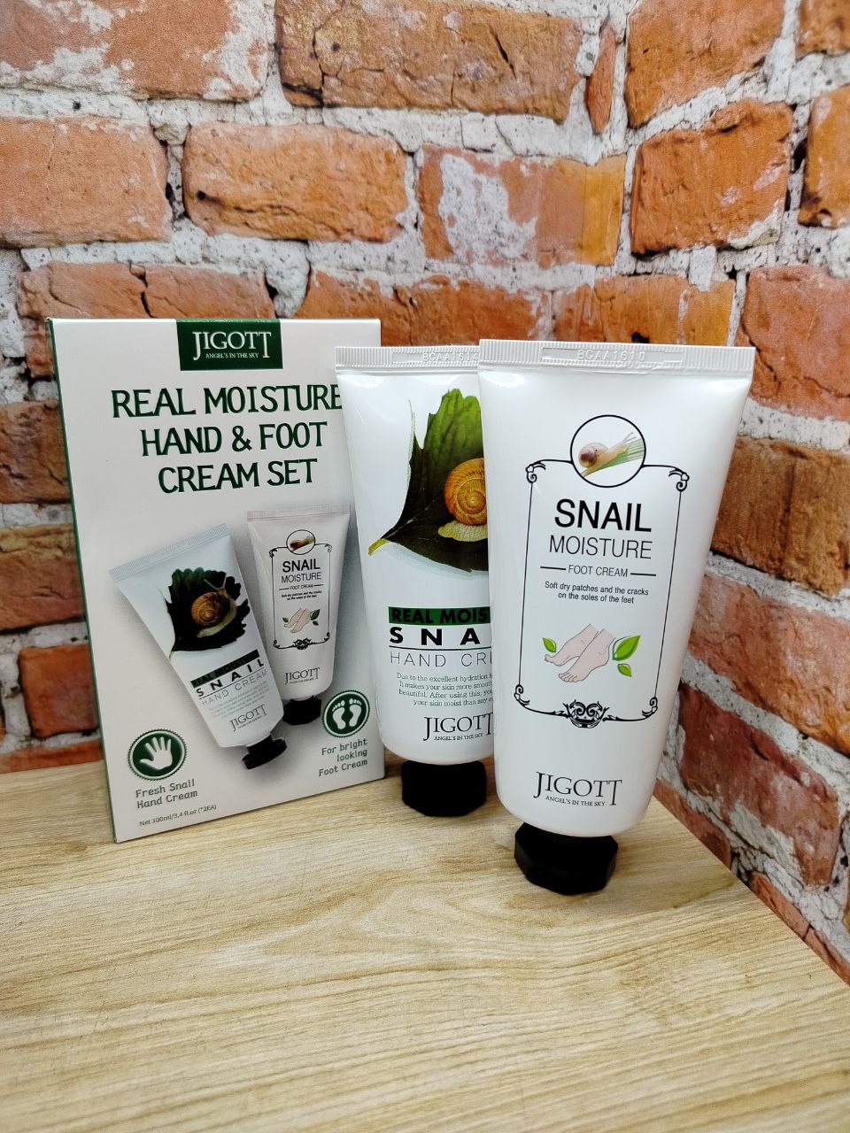 Jigott Real Moisture Snail Set Набор кремов для рук и ног с экстрактом слизи улитки 2*100 мл