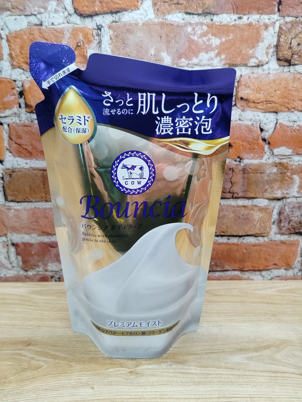 Cow Brand Bouncia Сливочное жидкое мыло для рук и тела с коллагеном и ароматом цветочного мыла 340 мл запасной блок