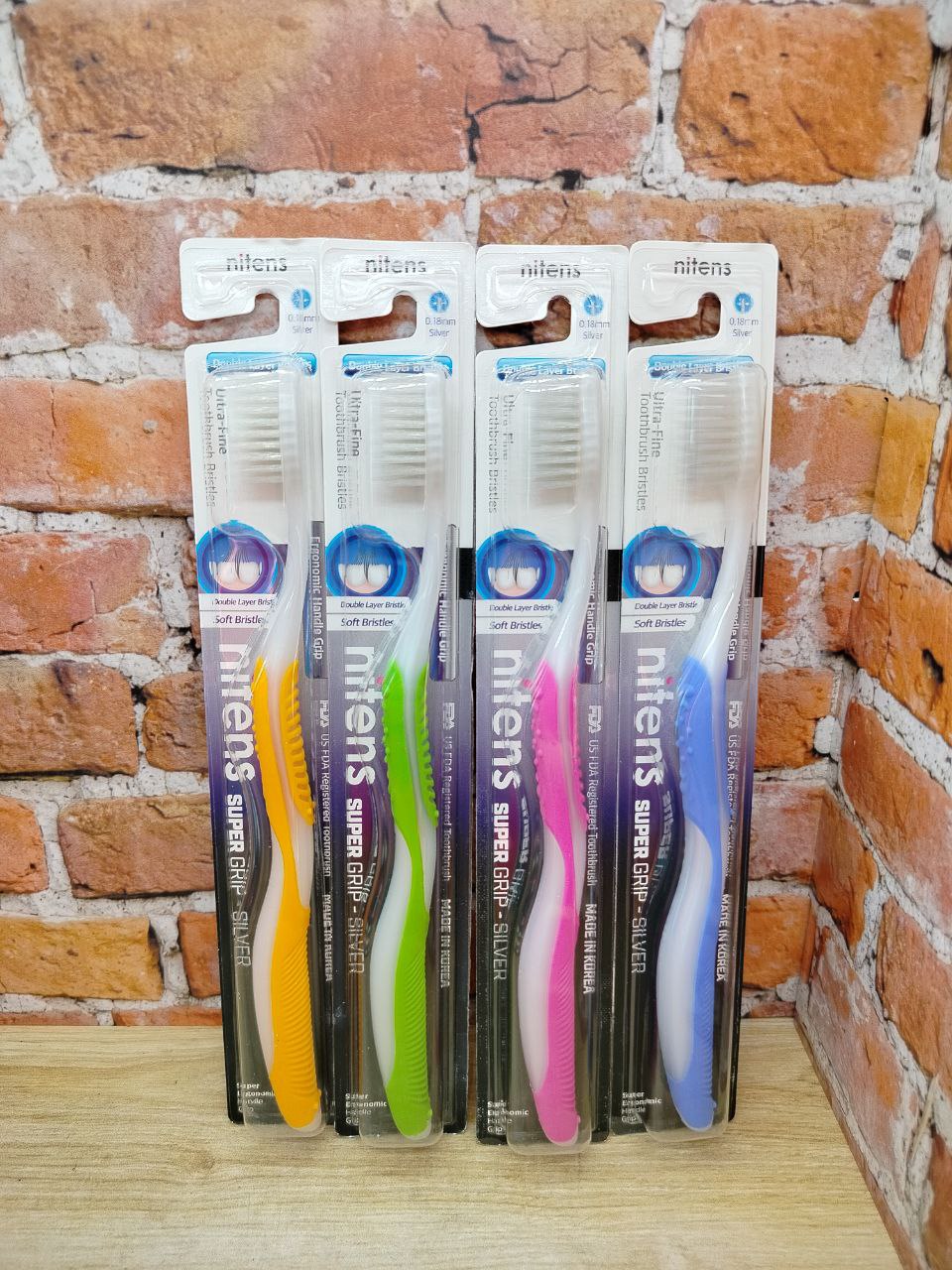 Dental Care Nitens Super Grip Nano Silver Набор зубных щеток c наночастицами серебра, сверхтонкой двойной щетиной средней жесткости и мягкой 4 шт