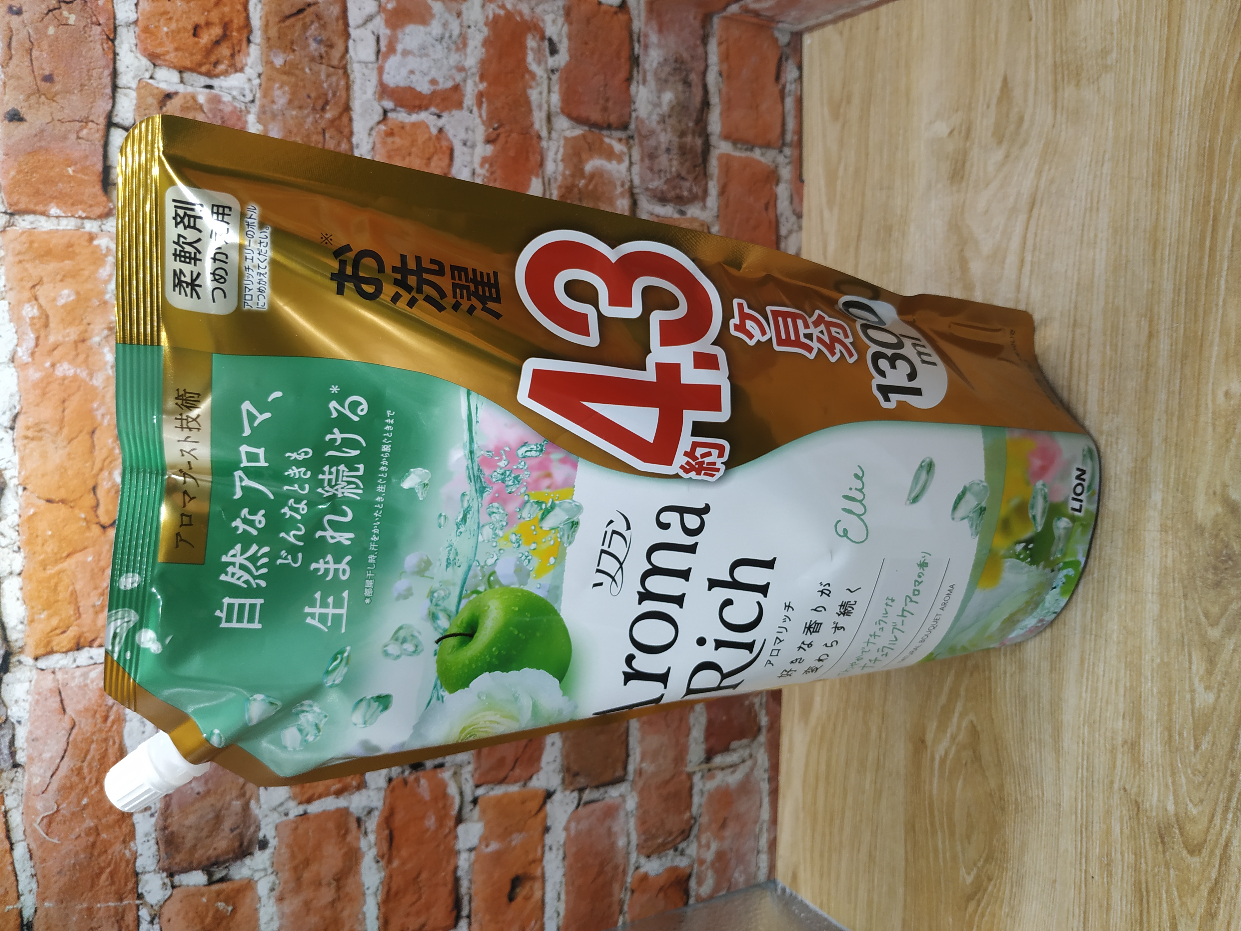 Lion Soflan Aroma Rich Ellie Кондиционер для белья с натуральными ароматическими маслами 1300 мл в мягкой упаковке