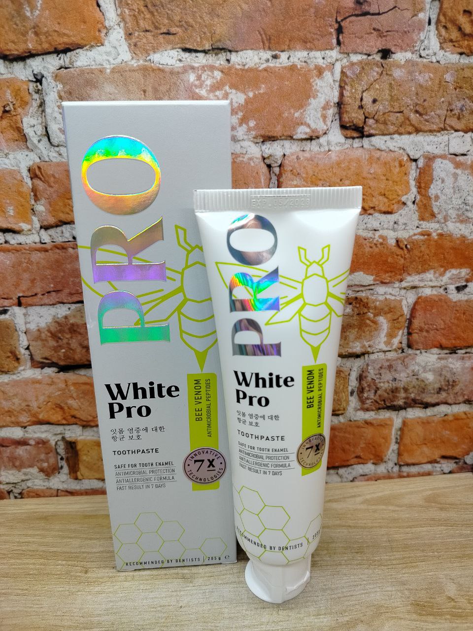 White Pro Bee Venom Зубная паста с пчелиным ядом и антимикробными пептидами 205 гр
