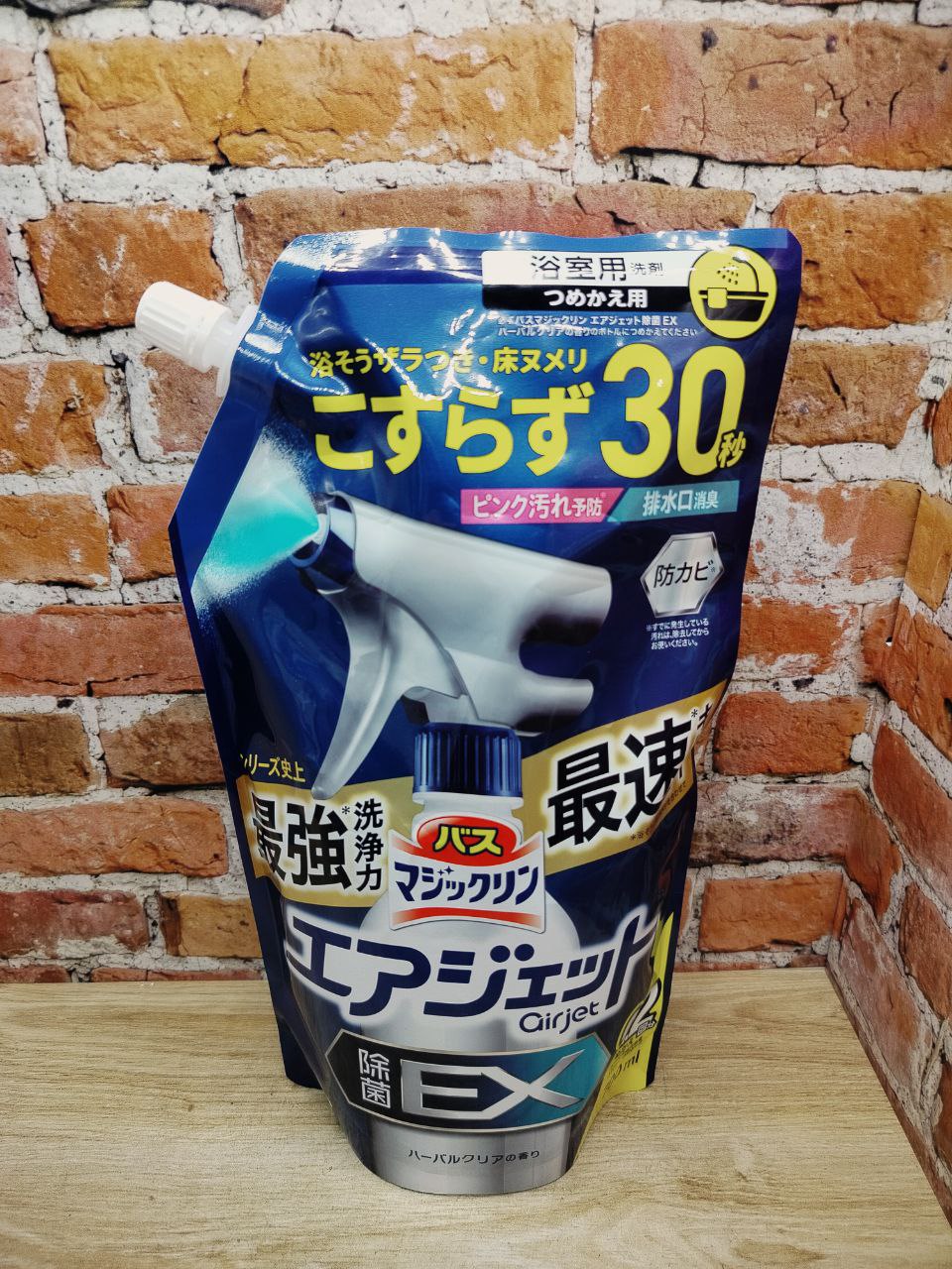 Kao Magiclean Bath Cleaner Airjet EX Спрей-пенка антибактериальная для ванной комнаты экспресс с ароматом трав 700 мл в мягкой упаковке