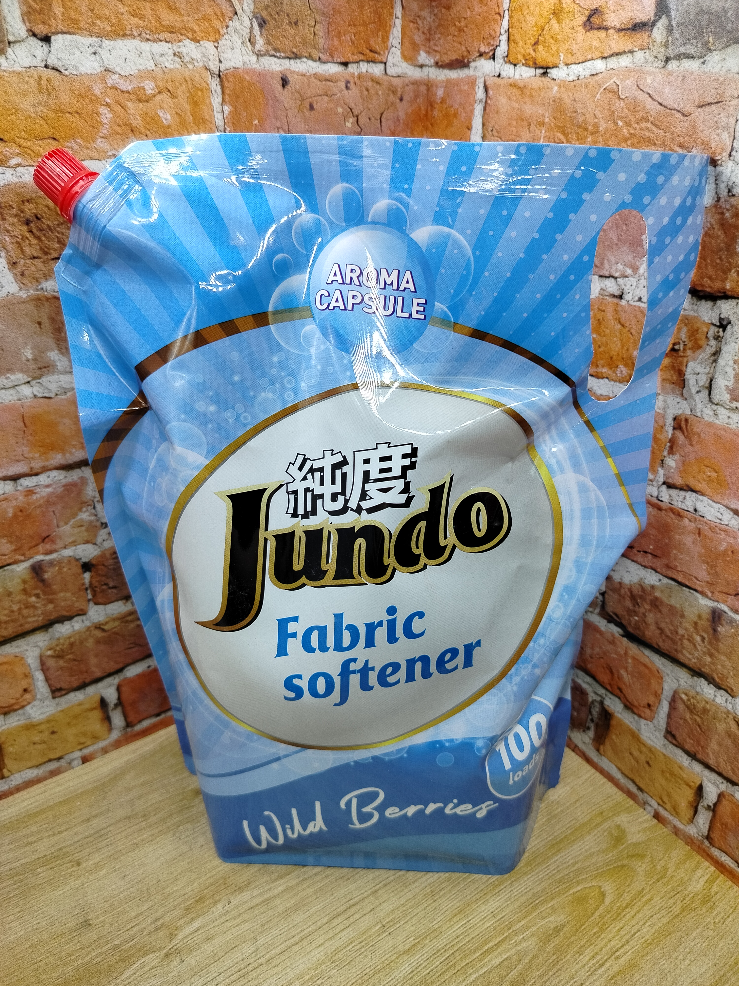 Jundo Aroma Capsule Wild Berries Концентрированный кондиционер для стирки белья  2 л на 100 стирок в мягкой упаковке