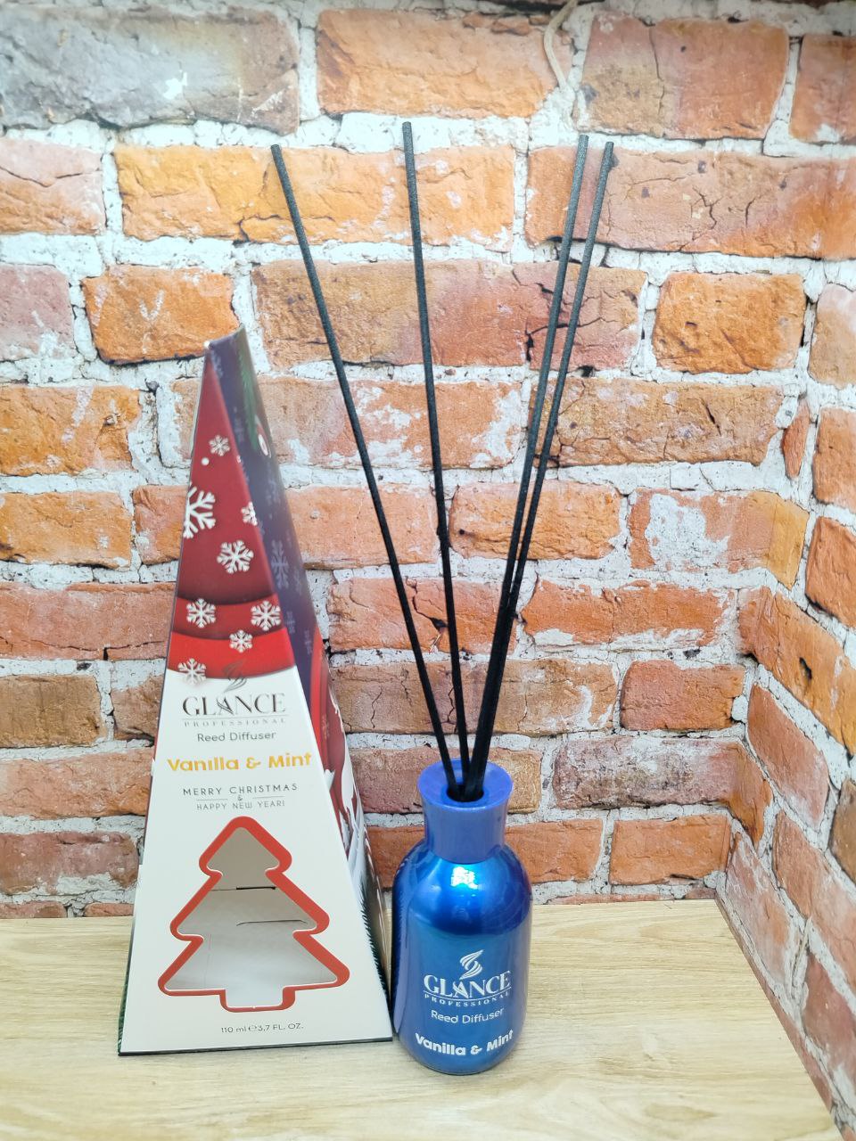 Glance Professional Reed Diffuser Merry Christmas & Happy New Year Vanilla & Mint Ароматический диффузор для дома с палочками Ваниль и Мята 110 мл
