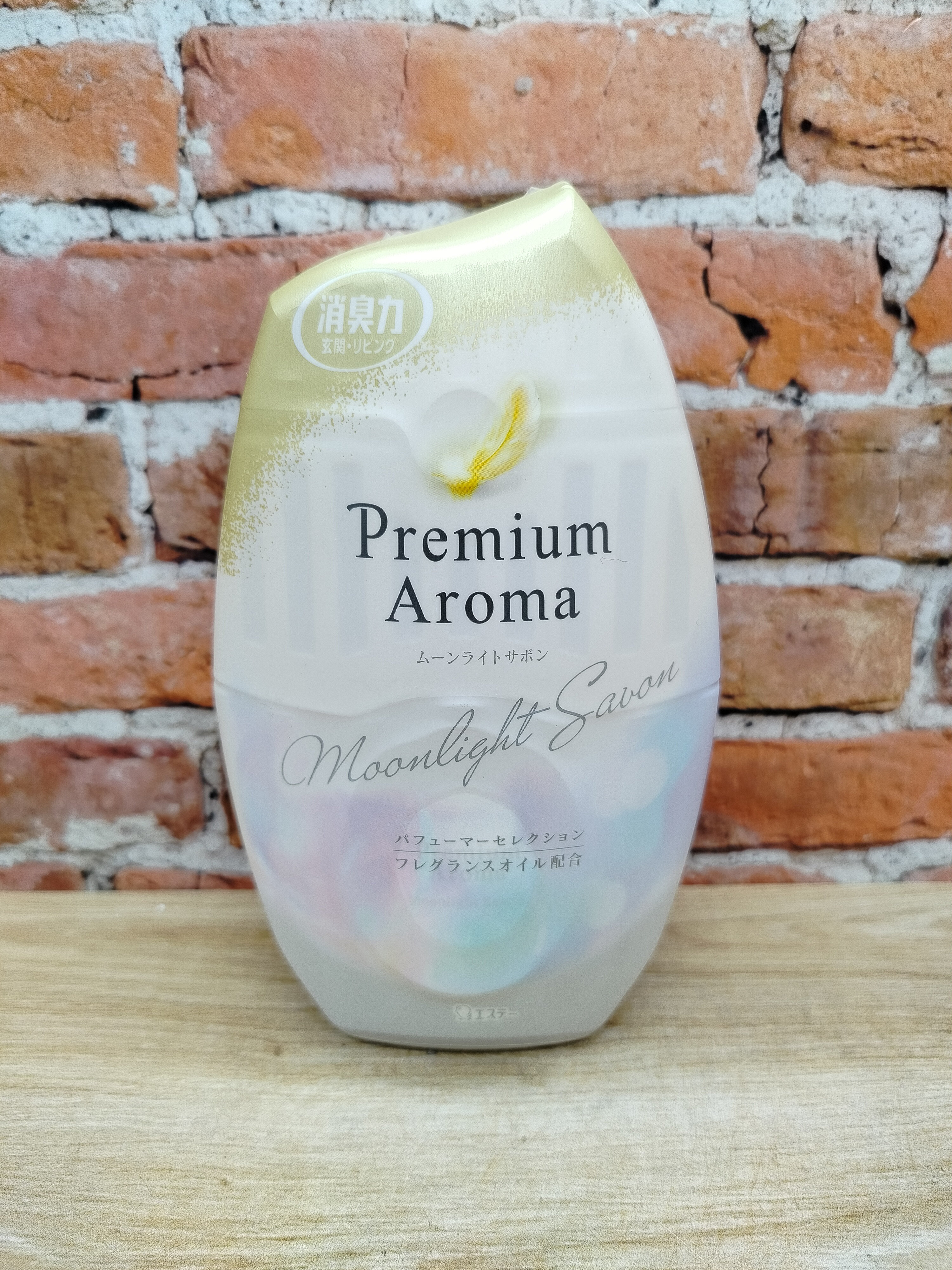 ST Shoushuuriki Premium Aroma Moonlight Savon Жидкий дезодорант–ароматизатор для комнат с элегантнымосвежающим ароматом цветов и фруктов 400 мл