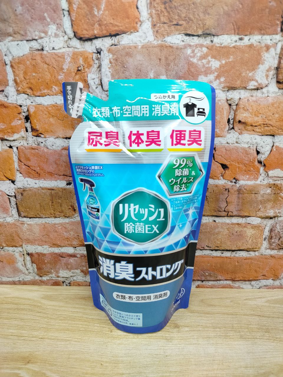 Kao Resesh EX Plus Deodorant Strong Спрей-дезодорант для одежды и постельных принадлежностей Травы 320 мл запасной блок