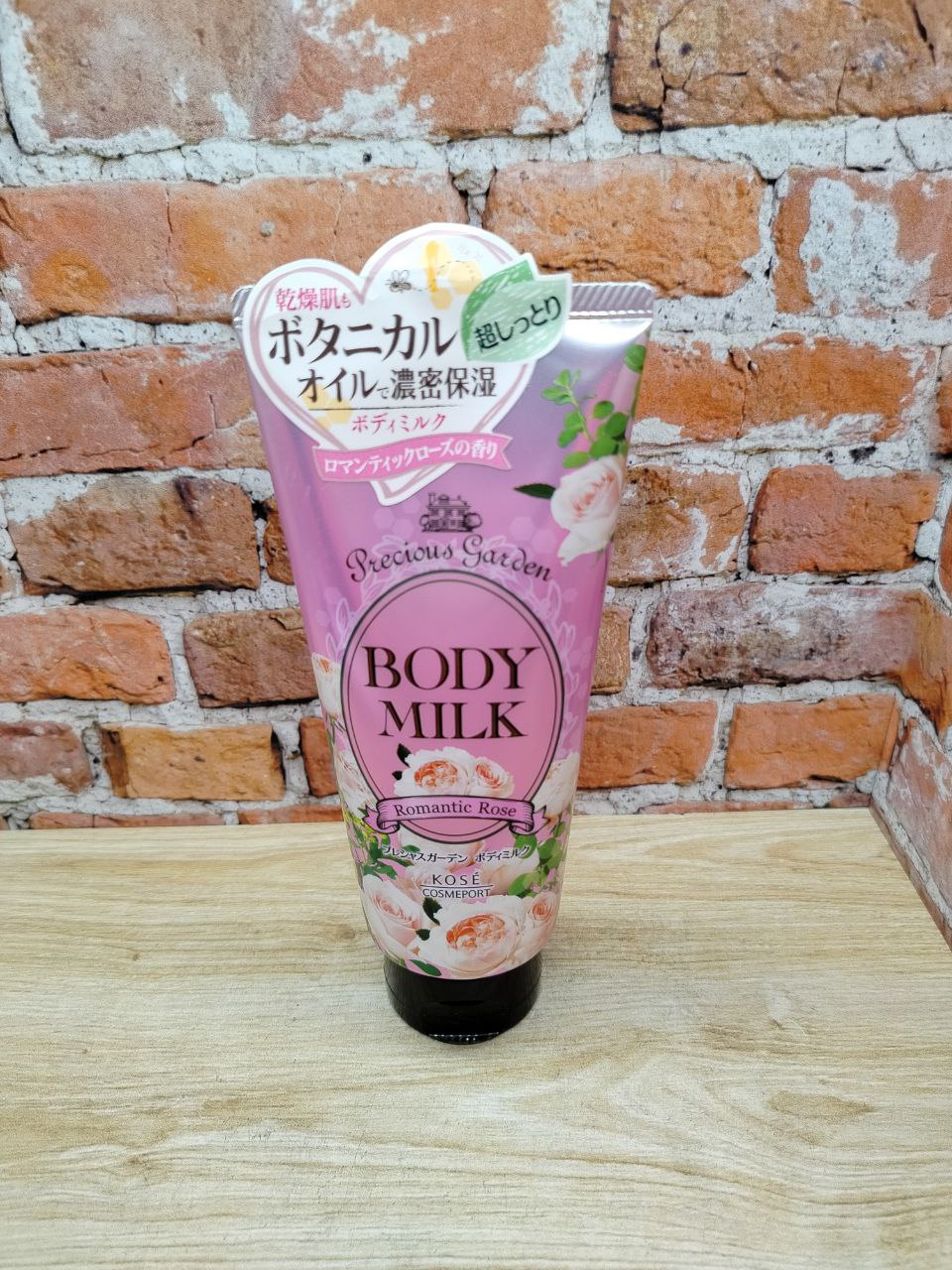 Kose Cosmeport Precius Garden Body Milk Romantic Rose Увлажняющее и смягчающее молочко для тела длительного действия Романтичная роза 200 гр