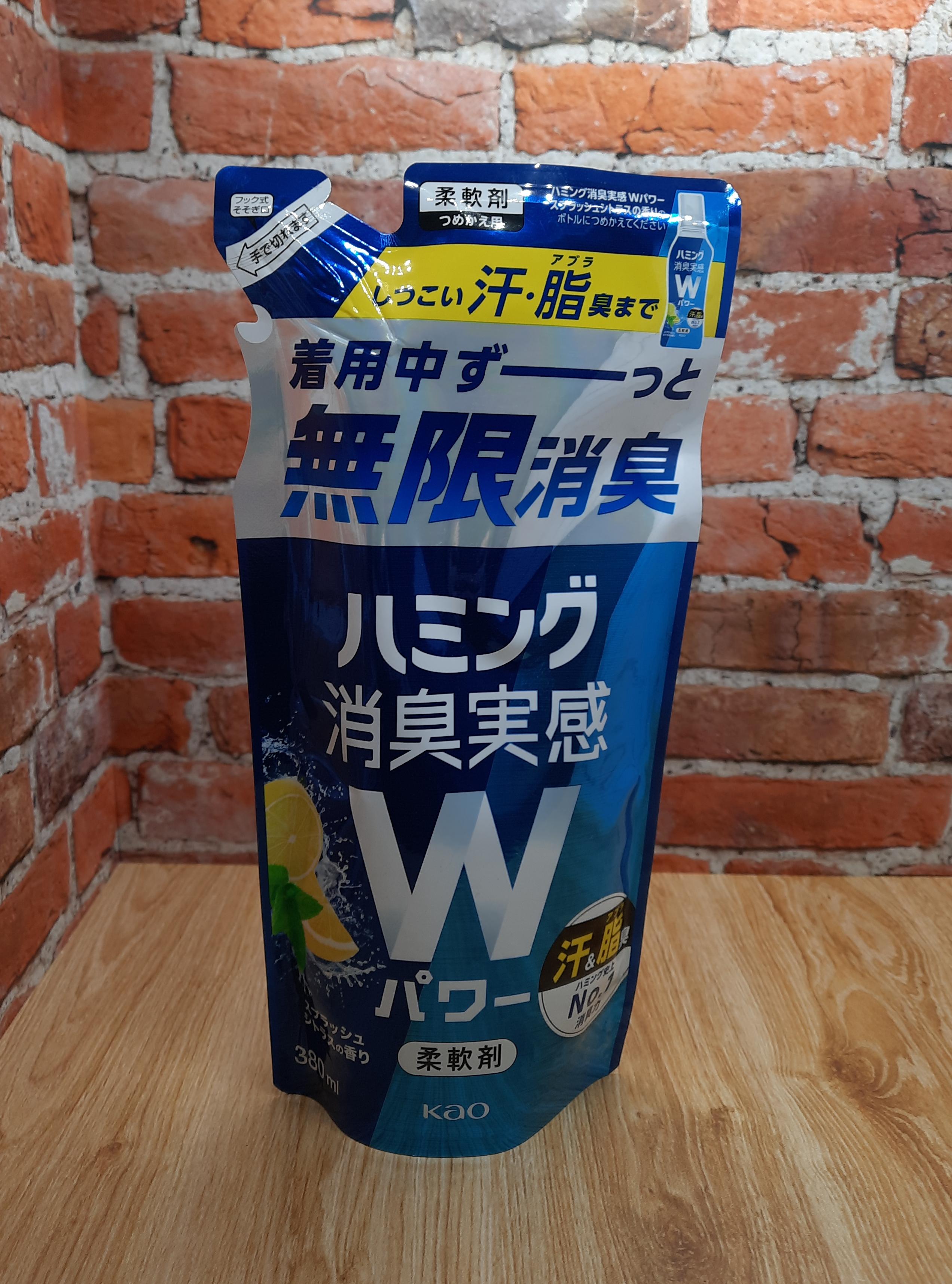 Kao Humming W Power Splash Citrus Кондиционер-ополаскиватель для белья с антибактериальным и дезодорирующим эффектом с ароматом ментола и цитрусов 380 мл запасной блок