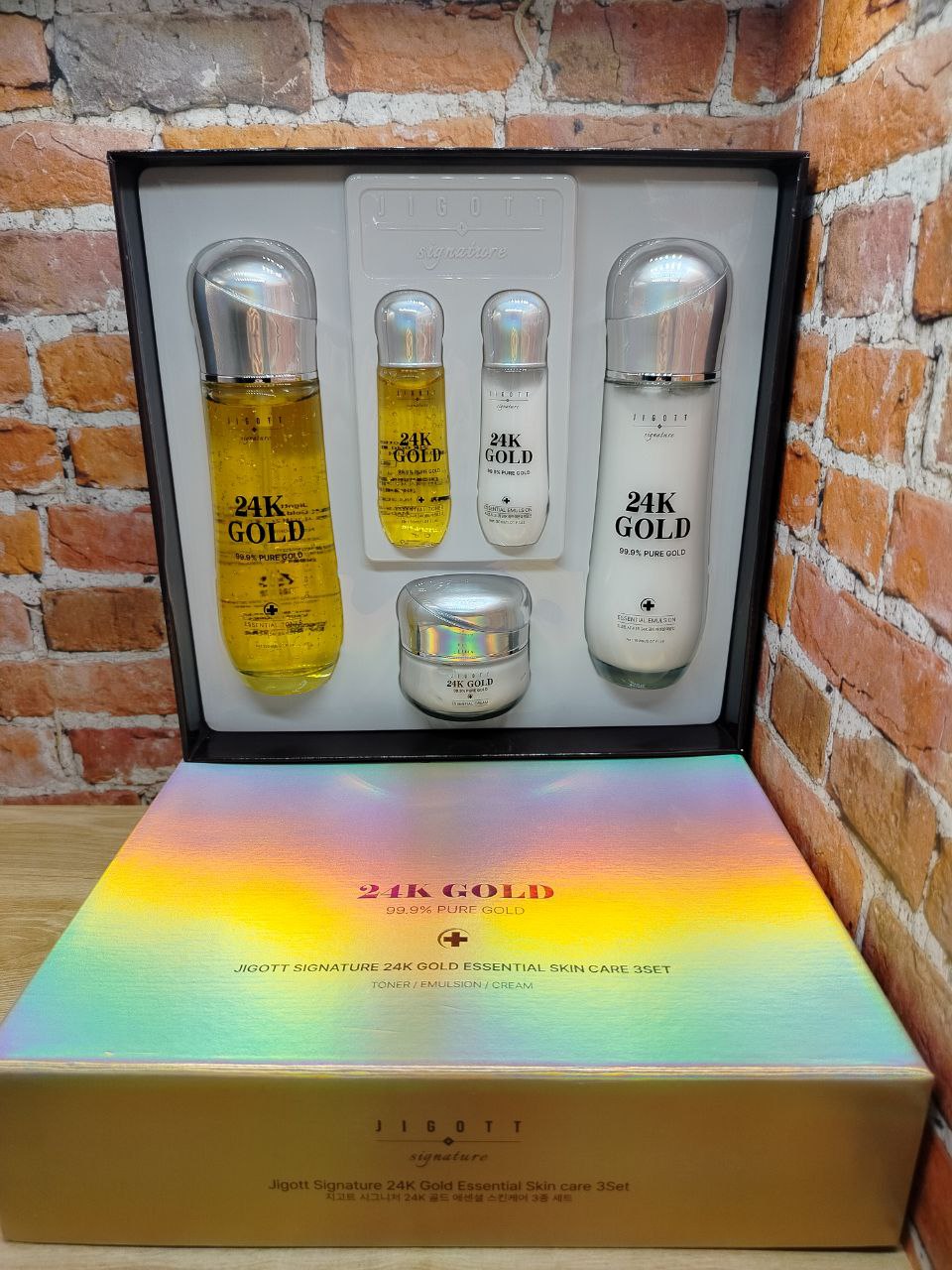 Jigott Набор для ухода за лицом 24K Gold Essential Skin Care 3SET Крем для лица 50 мл + Тонер 150+30 мл + Лосьон 150+30 мл