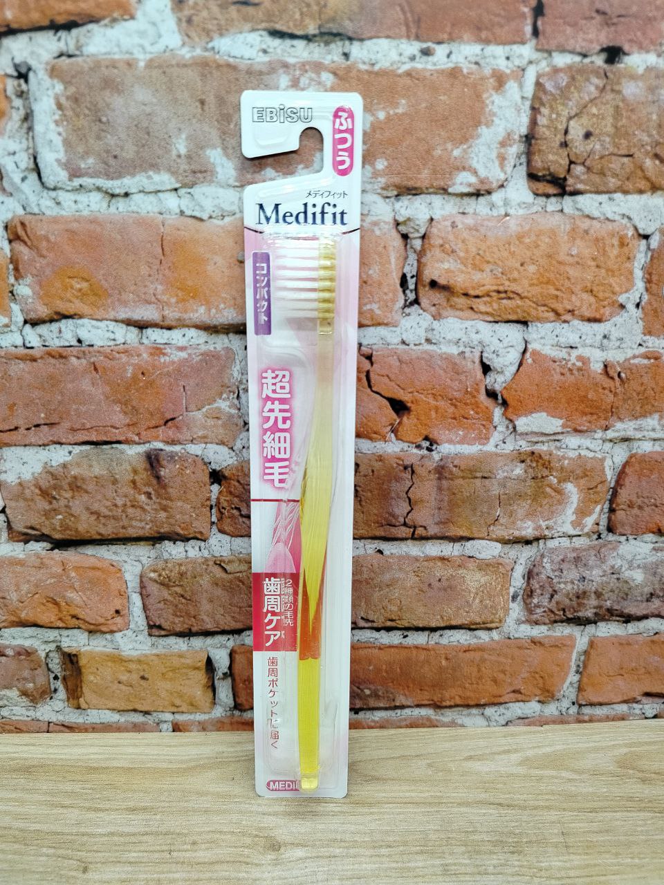 Ebisu Зубная щетка компактная с 4-ти рядной щетиной с плоским срезом и сверхтонкими щетинками Средней жесткостки