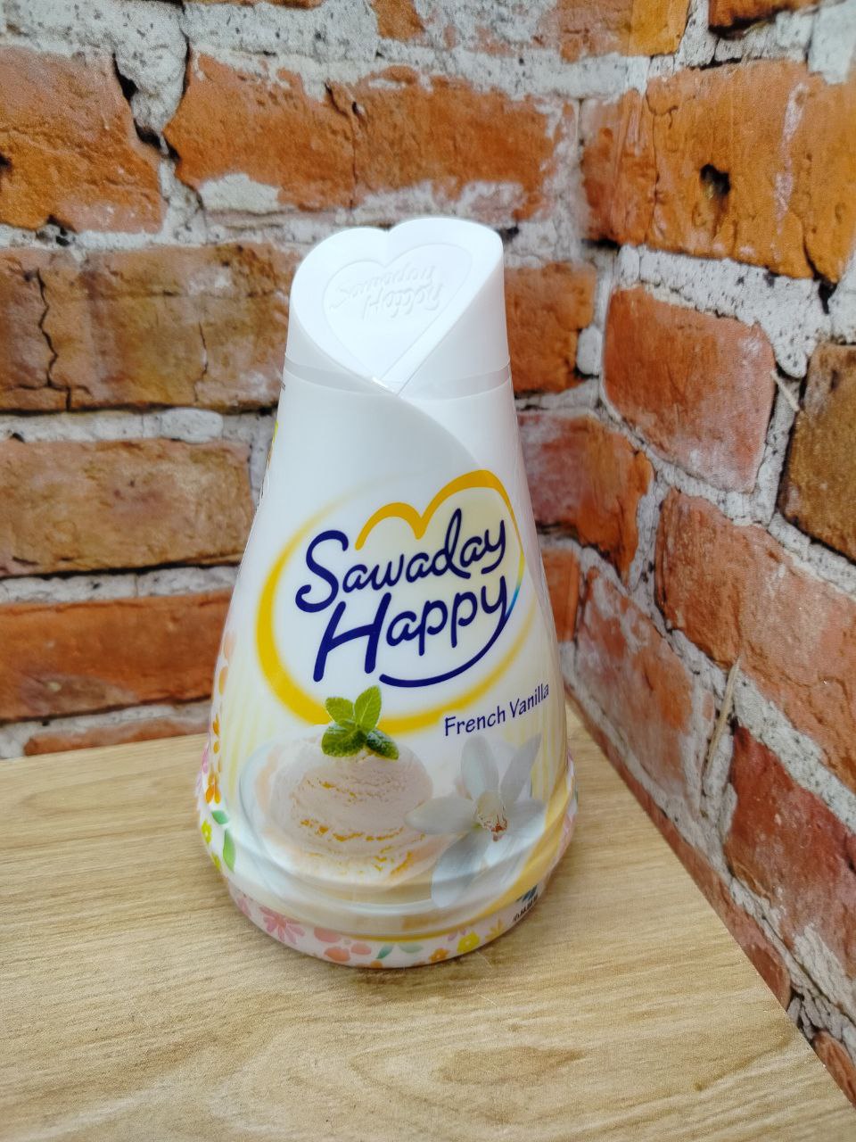Kobayashi Sawaday Happy French Vanilla Гелевый освежитель воздуха для комнаты с ароматом Французской ванили 120 гр