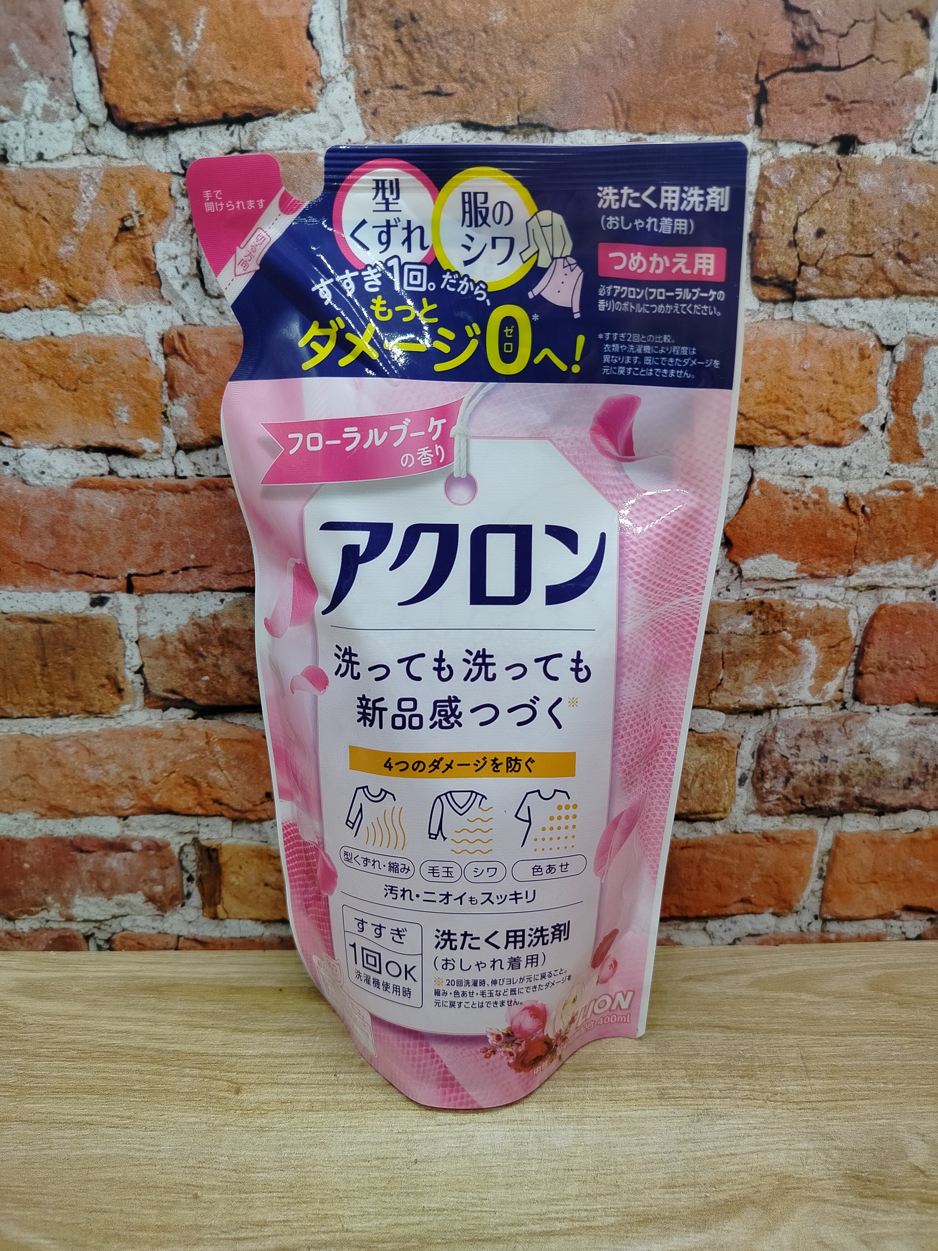 Lion Acron Средство для стирки деликатных тканей с цветочным ароматом 400 мл сменный блок