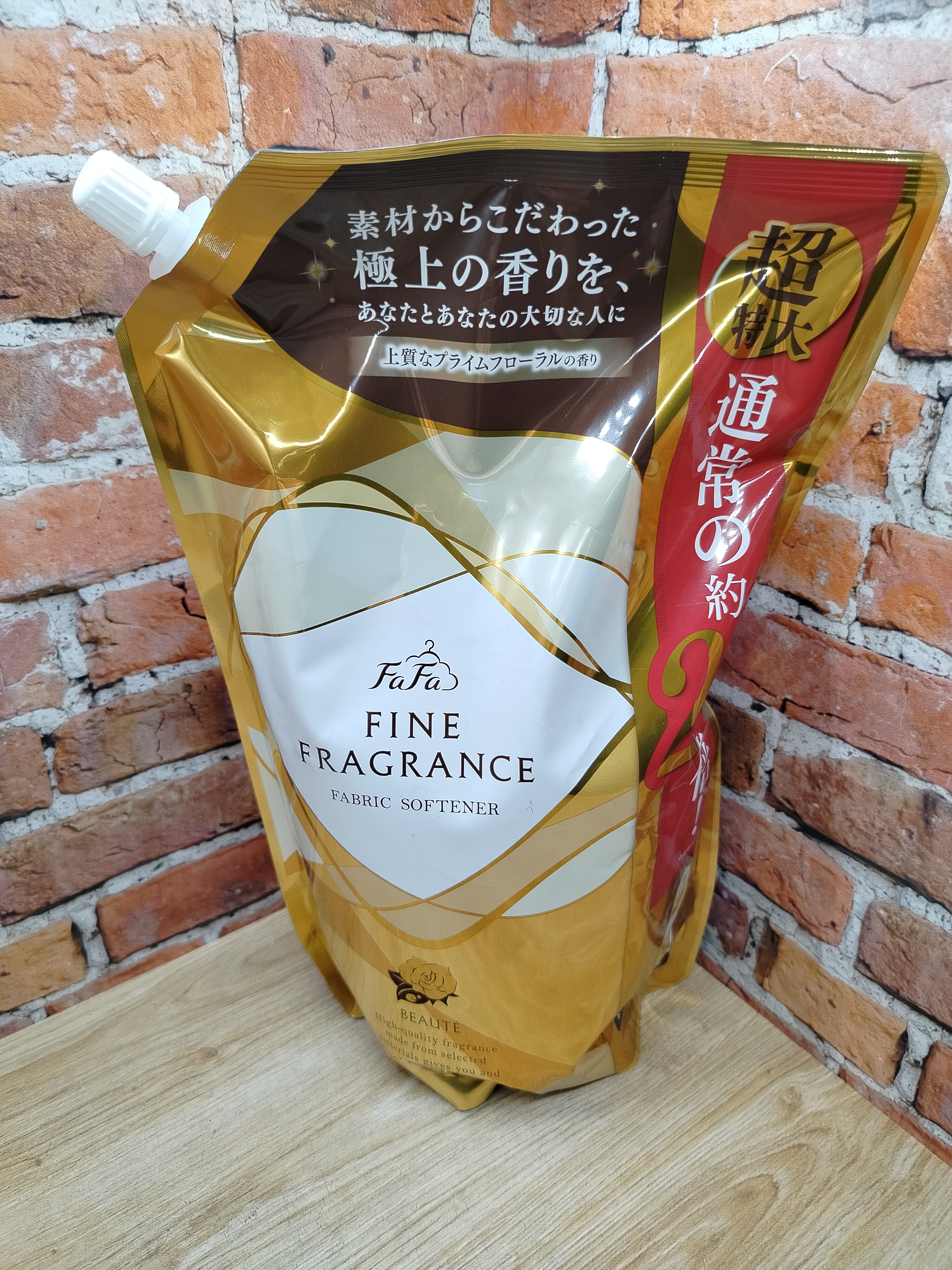 Nissan FaFa Fine Fragrance Beaute Кондиционер для белья с антистатическим эффектом и ароматом цветов, мускуса и сандалового дерева 1440 мл в мягкой упаковке