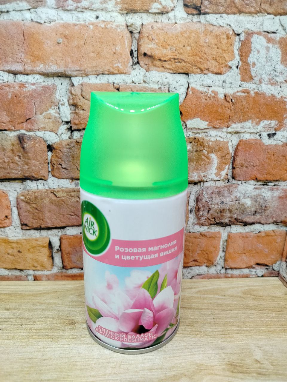 Air Wick Freshmatic Сменный аэрозольный баллон к автоматическому освежителю воздуха Розовая магнолия и цветущая вишня 250 мл