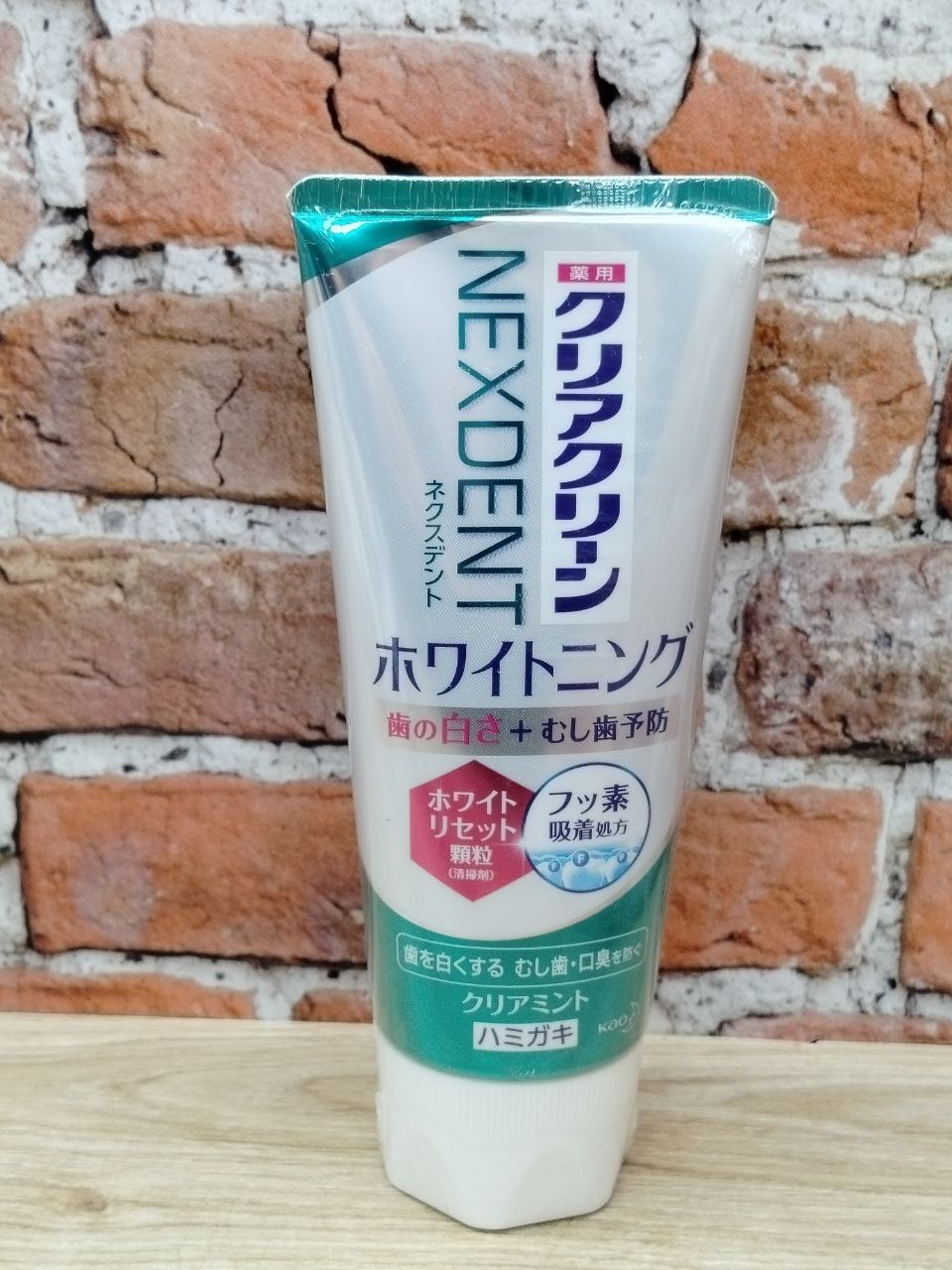 Kao Clear Clean Nexdent Whitening Apple Chamomile Лечебно-профилактическая зубная паста отбеливающая с микрогранулами Освежающая мята 120 гр