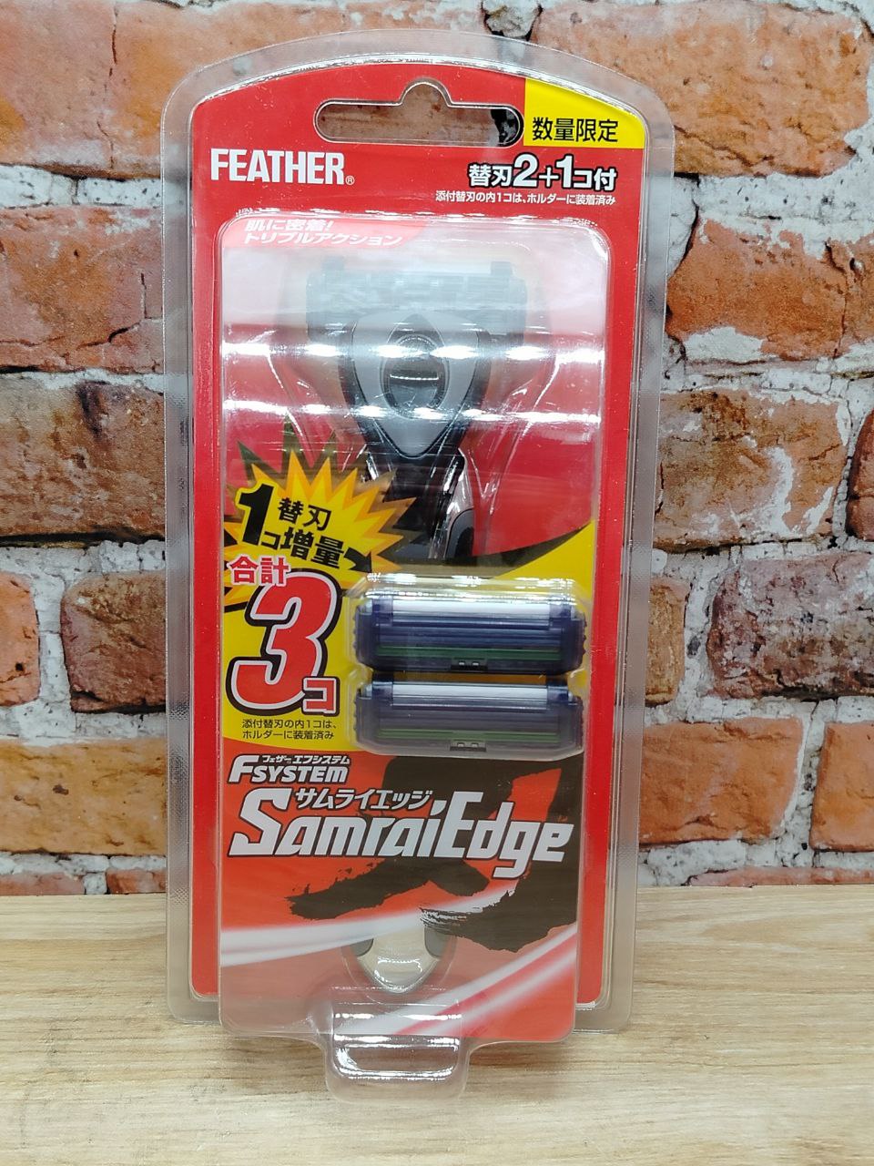 Feather F-System Samurai Edge Бритвенный станок с тремя независимыми особоострыми лезвиями + 1 касета