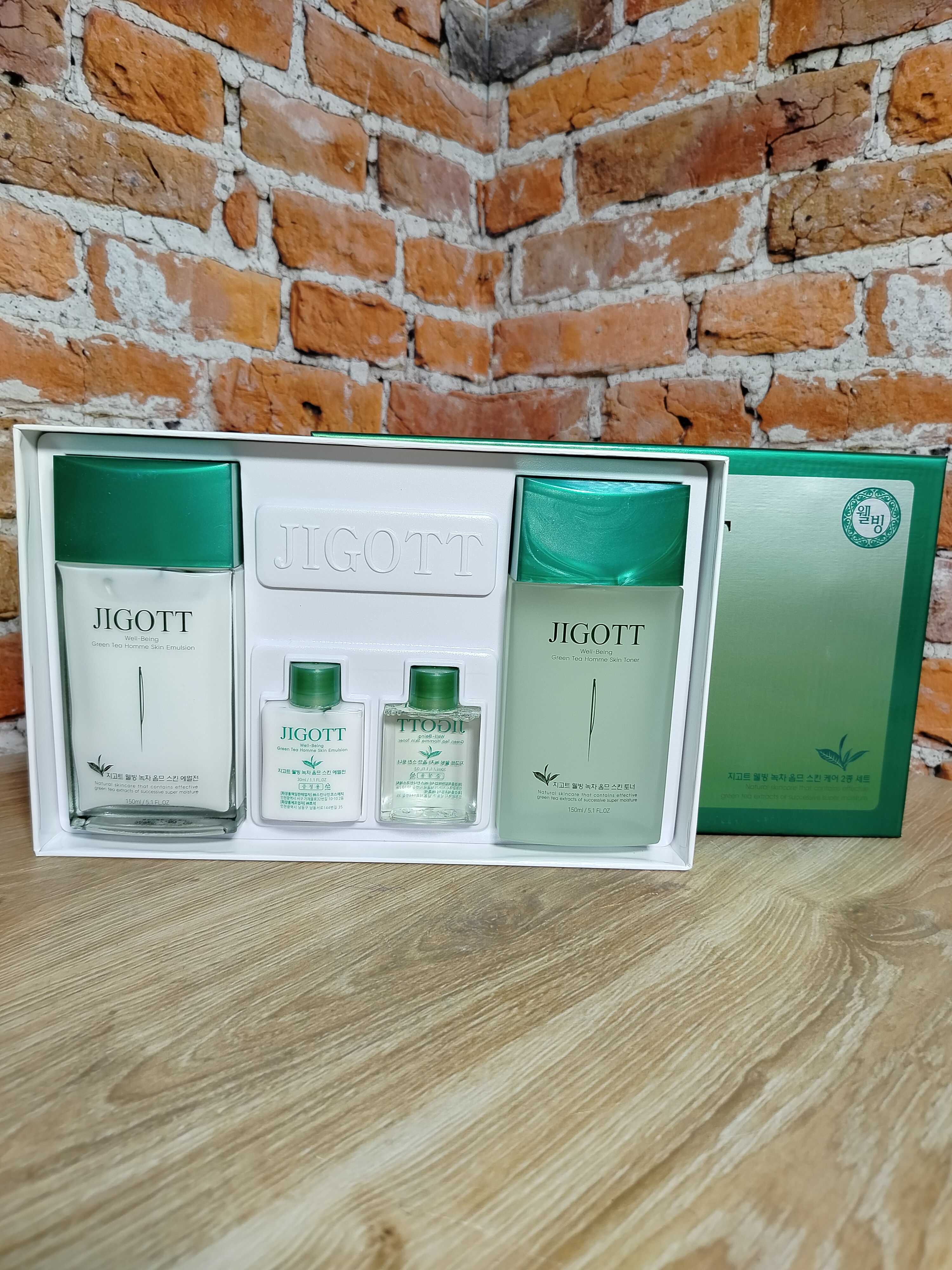 Jigott Набор Мужской Green Tea Homme Skin Care 2SET: Тонер для лица 150 мл + 30 мл, Эмульсия для лица 150 мл + 30 мл