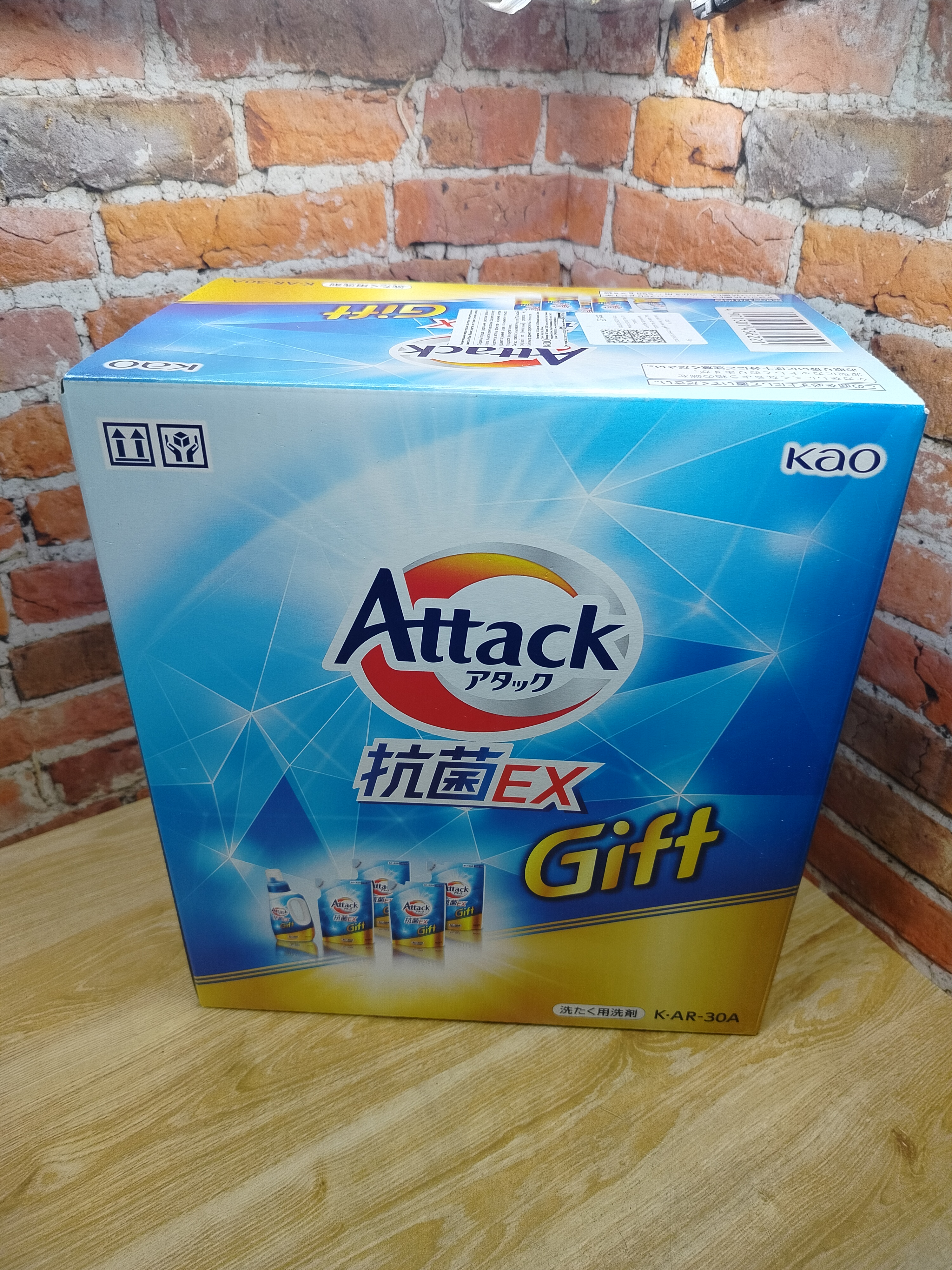 Kao Attack EX Gel Gift Набор: Высокоэффективный антибактериальный гель для стирки с 750 гр + запасные блоки 4 шт по 590 гр