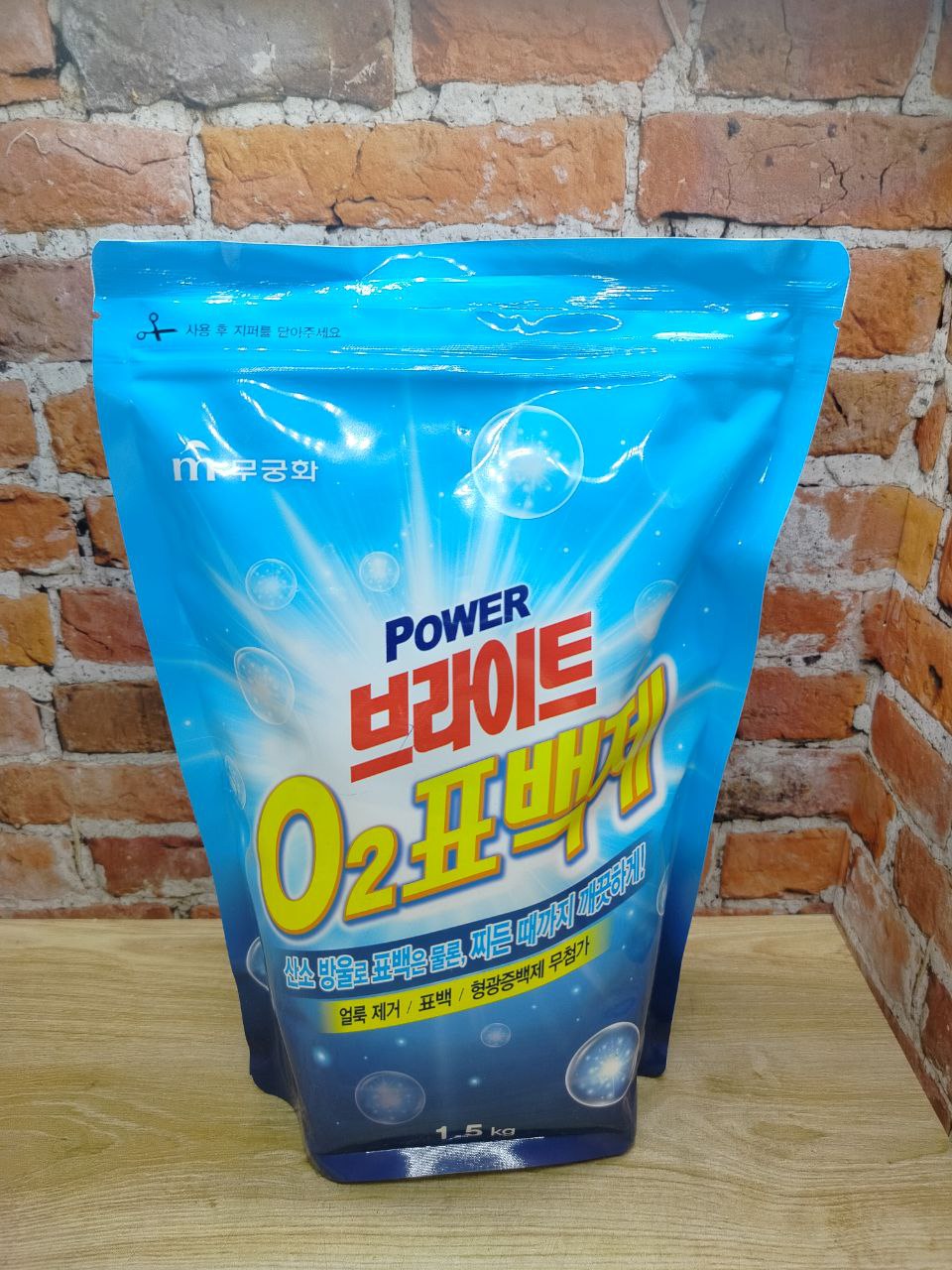 Mukunghwa Power Bright O2 Кислородный отбеливатель порошковый для белых и цветных вещей с добавление соды 1,5 кг в мягкой упаковке