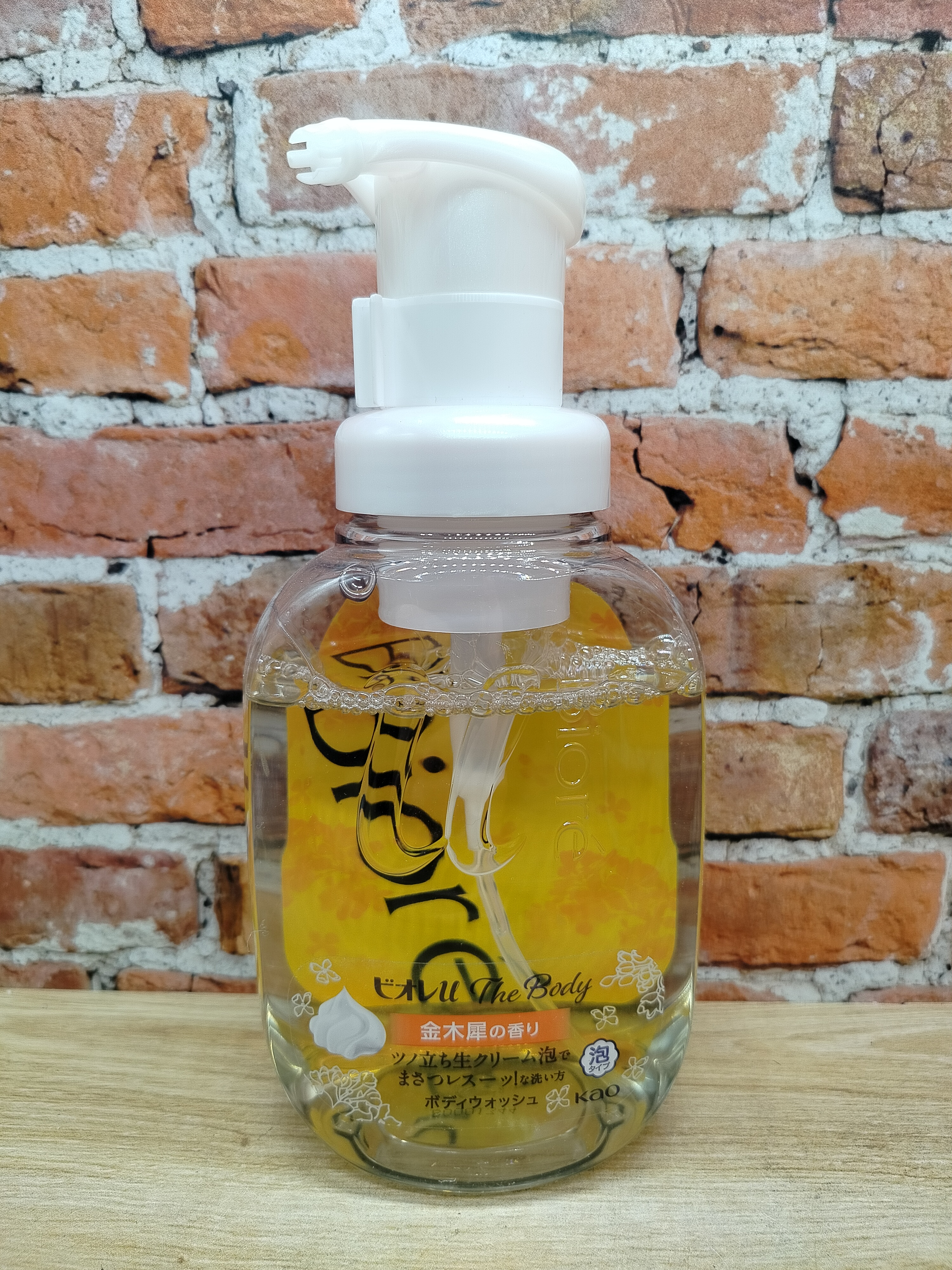 Kao Biore u The Body Foam Osmanthus Мыло-пенка для душа с ароматом Османтуса 540 мл