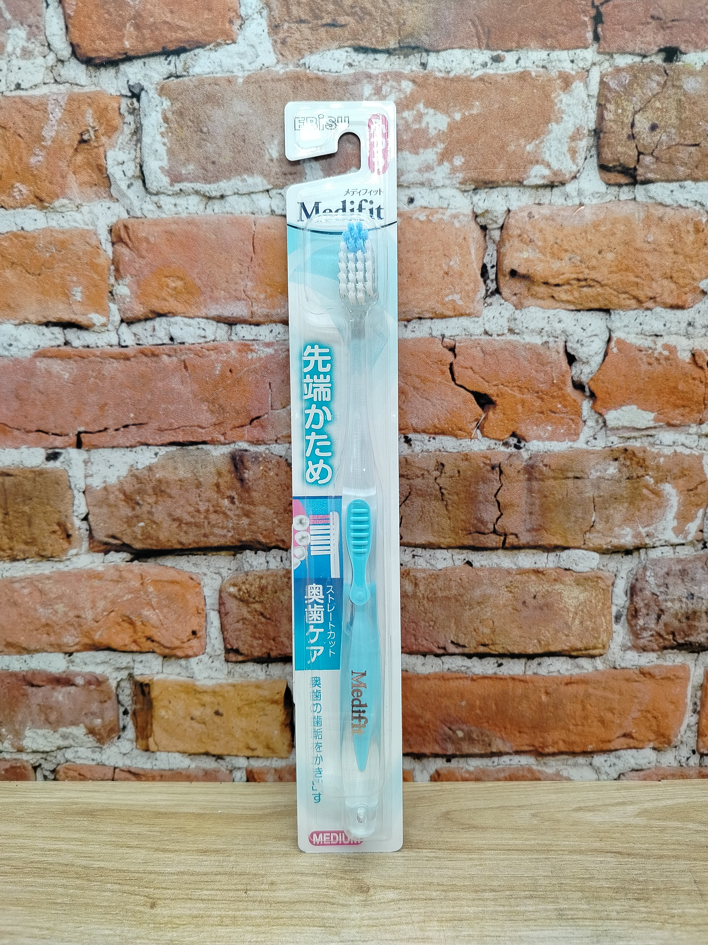 Ebisu Medifit Regular Medium Зубная щетка 4-х рядная с суперкомпактной головкой и плоским срезом щетинок Средней жесткости