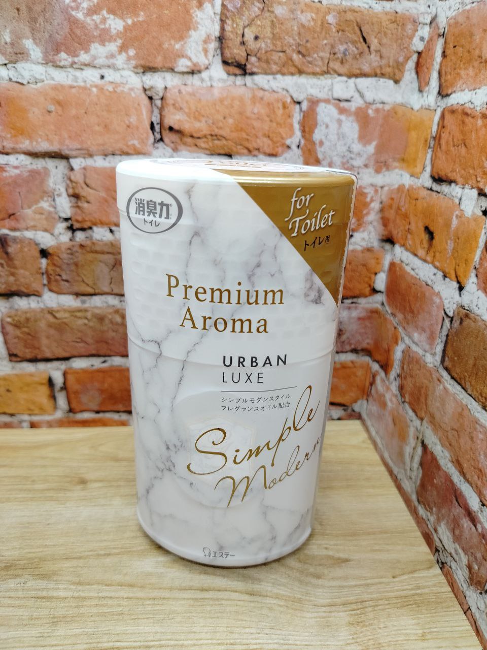ST Shoushuuriki Premium Aroma Urban Luxe Жидкий дезодорант–ароматизатор для туалета с элегантным парфюмерным ароматом Роскошь мегаполиса 400 мл
