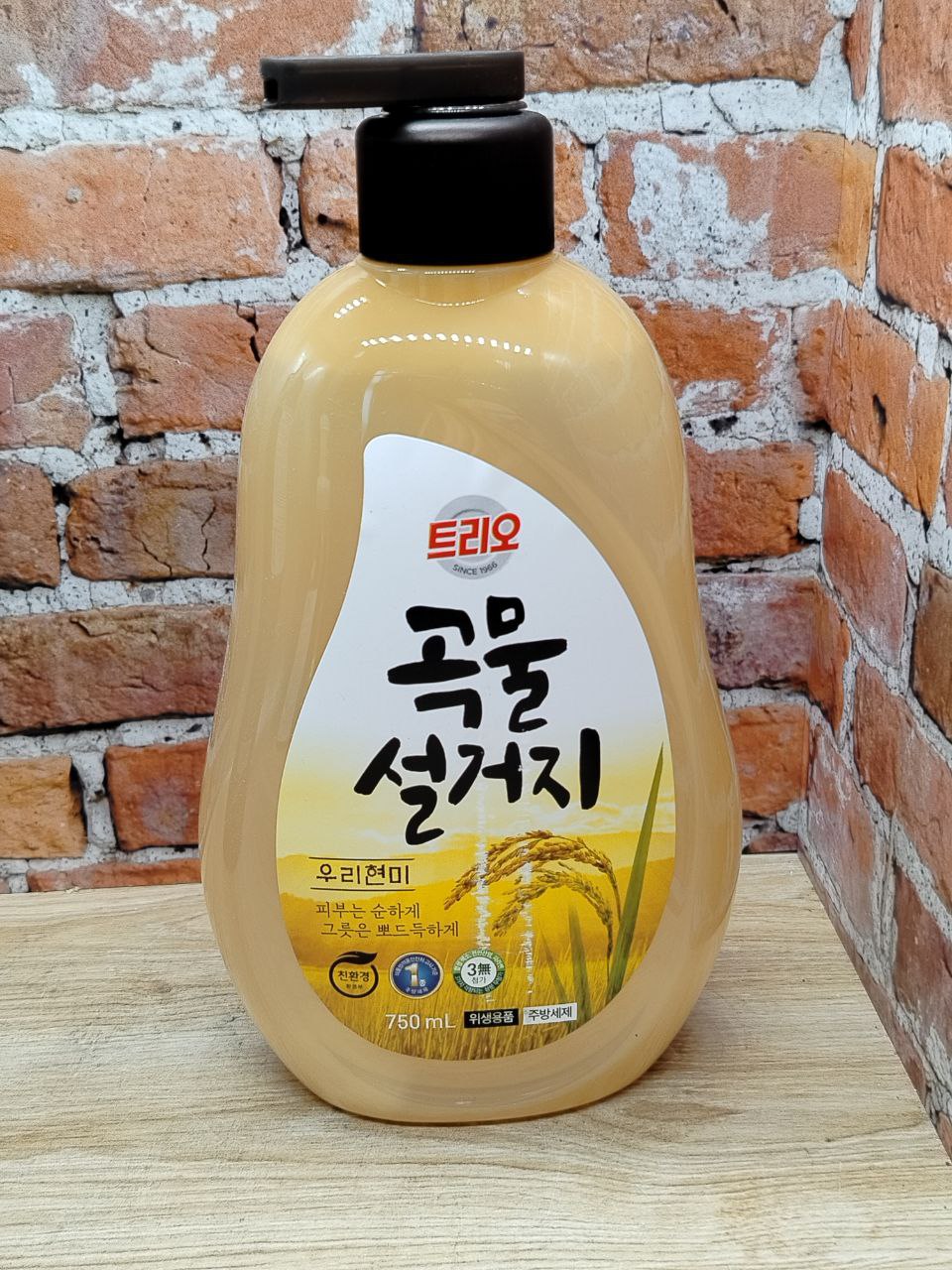 Aekyung Trio Rice Bran Средство для мытья посуды Рисовые отруби 750 мл с помпой-дозатором