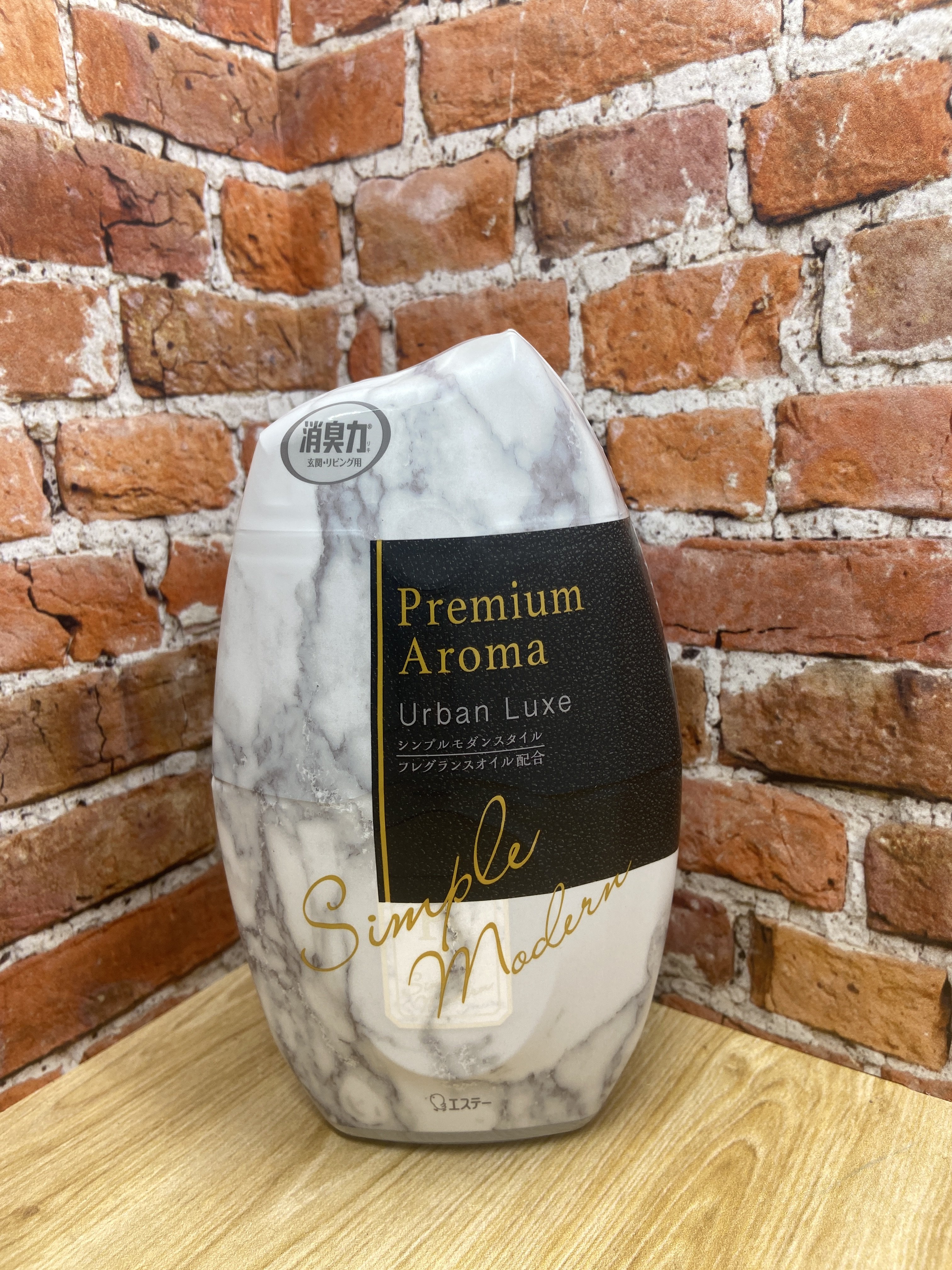 ST Shoushuuriki Premium Aroma Жидкий дезодорант–ароматизатор для комнат с элегантным цветочным ароматом 400 мл
