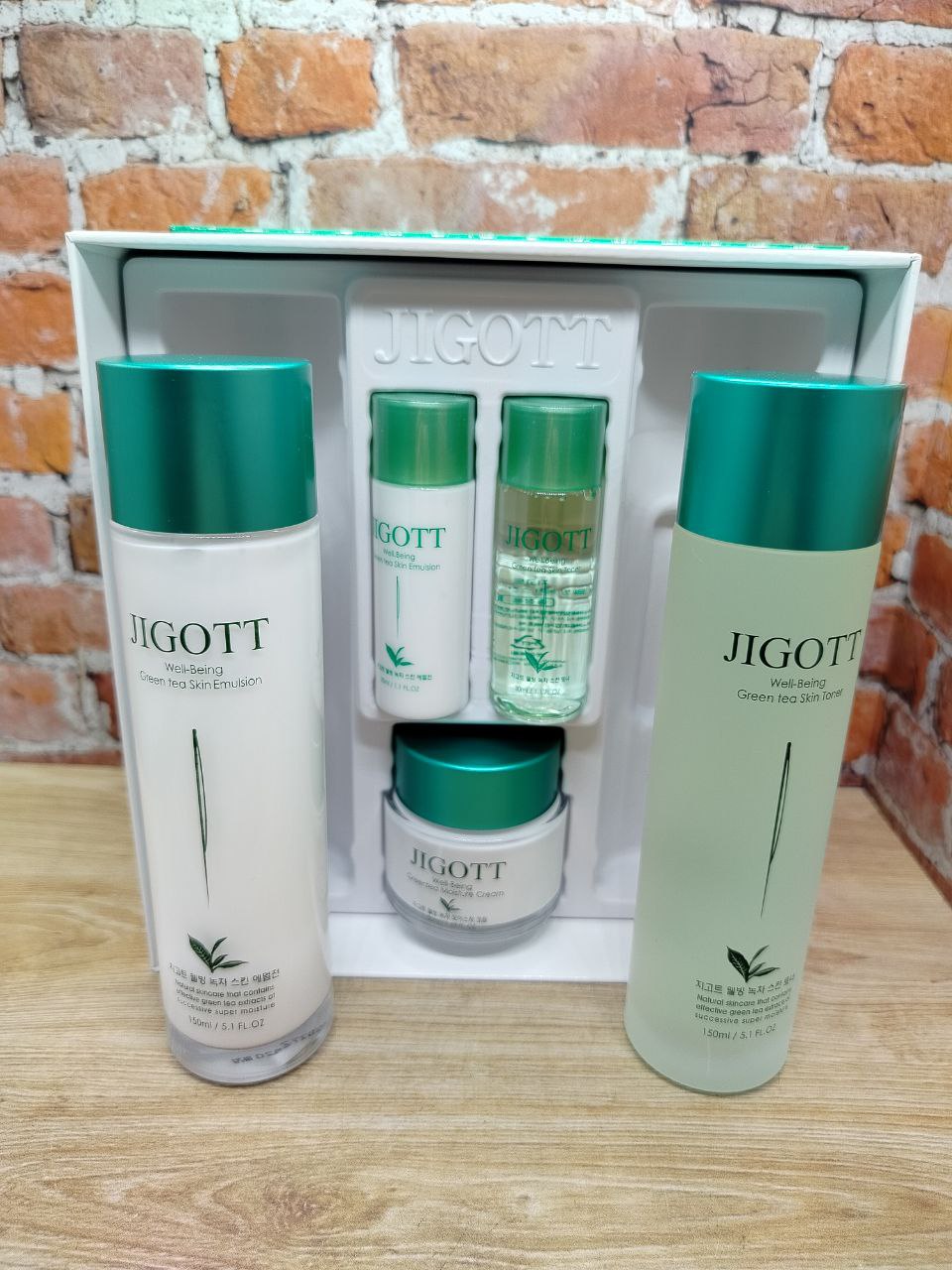 Jigott Набор для ухода за лицом Well-Being Green Tea Skin Care 3SET Крем для лица 50 мл + Тонер 150+30 мл + Лосьон 150+30 мл